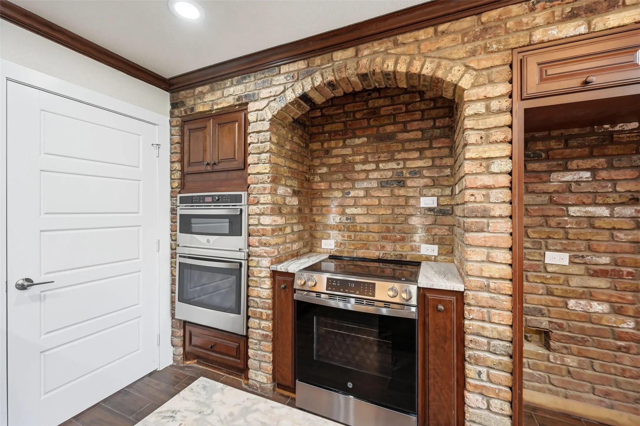 Single Family Residence For Sale in Tarrant County , 7401 Bent Trail, Mansfield, Texas 76063, 4 Bedroom, 3 Bathroom, Garage spaces, 3,490 Sqft, built in 1987, Preowned, mls#21196156, Real Estate Agent in Mansfield, Homes For Sale in Tarrant county, Homes For Sale in Mansfield, Realtor in Mansfield Texas, Real Estate Brokerage Independent Realty Texas, Luminita Cordes Realtor