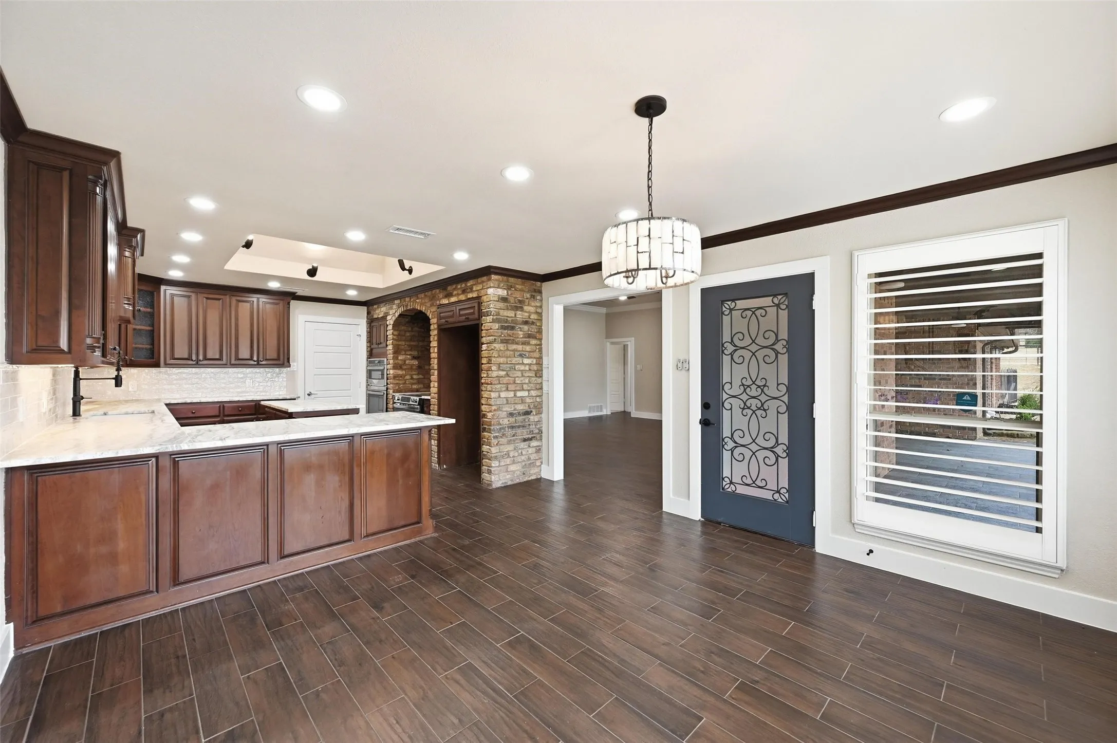 Single Family Residence For Sale in Tarrant County , 7401 Bent Trail, Mansfield, Texas 76063, 4 Bedroom, 3 Bathroom, Garage spaces, 3,490 Sqft, built in 1987, Preowned, mls#21196156, Real Estate Agent in Mansfield, Homes For Sale in Tarrant county, Homes For Sale in Mansfield, Realtor in Mansfield Texas, Real Estate Brokerage Independent Realty Texas, Luminita Cordes Realtor