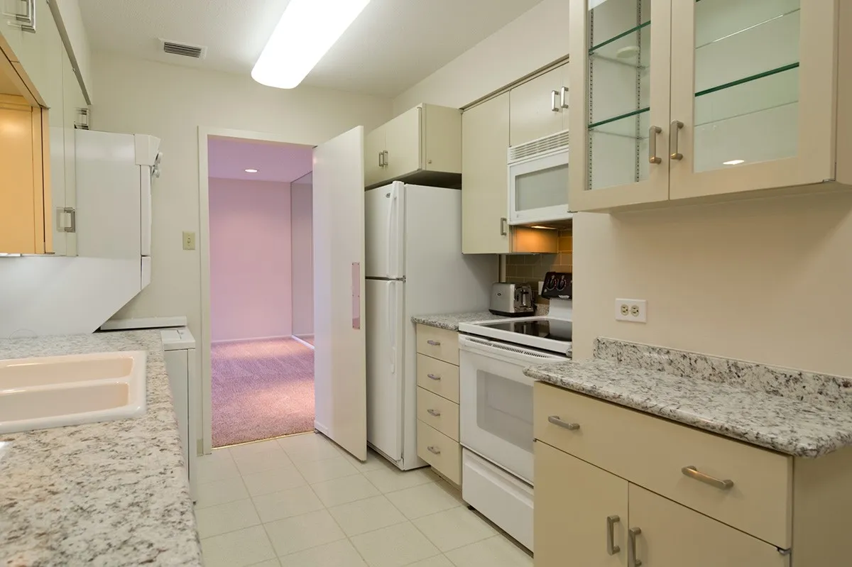 Condominium For Sale in Dallas County , 6335 W Northwest Highway 913, Dallas, Texas 75225, 2 Bedroom, 2 Bathroom, 2 Garage spaces, 1,543 Sqft, built in 1966, Preowned, mls#21194578, Real Estate Agent in Dallas, Homes For Sale in Dallas county, Homes For Sale in Dallas, Realtor in Dallas Texas, Real Estate Brokerage Independent Realty Texas, Luminita Cordes Realtor
