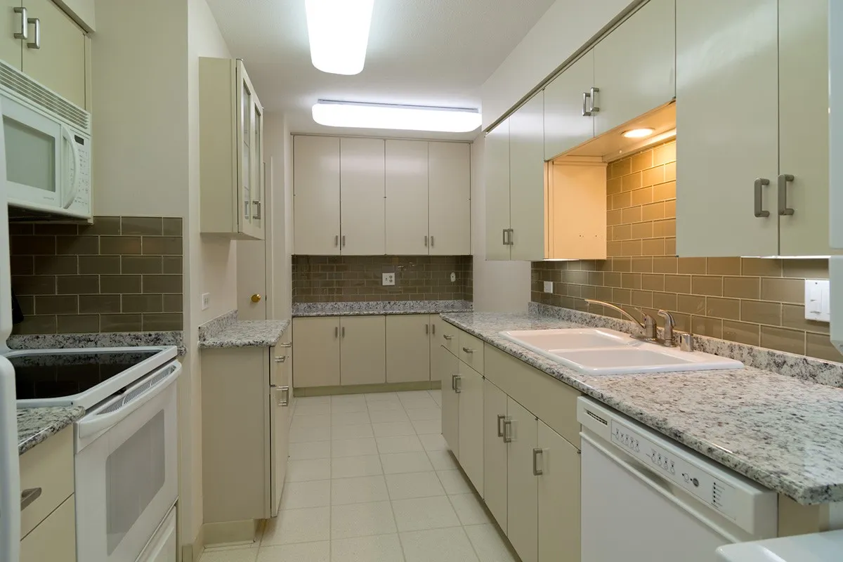 Condominium For Sale in Dallas County , 6335 W Northwest Highway 913, Dallas, Texas 75225, 2 Bedroom, 2 Bathroom, 2 Garage spaces, 1,543 Sqft, built in 1966, Preowned, mls#21194578, Real Estate Agent in Dallas, Homes For Sale in Dallas county, Homes For Sale in Dallas, Realtor in Dallas Texas, Real Estate Brokerage Independent Realty Texas, Luminita Cordes Realtor