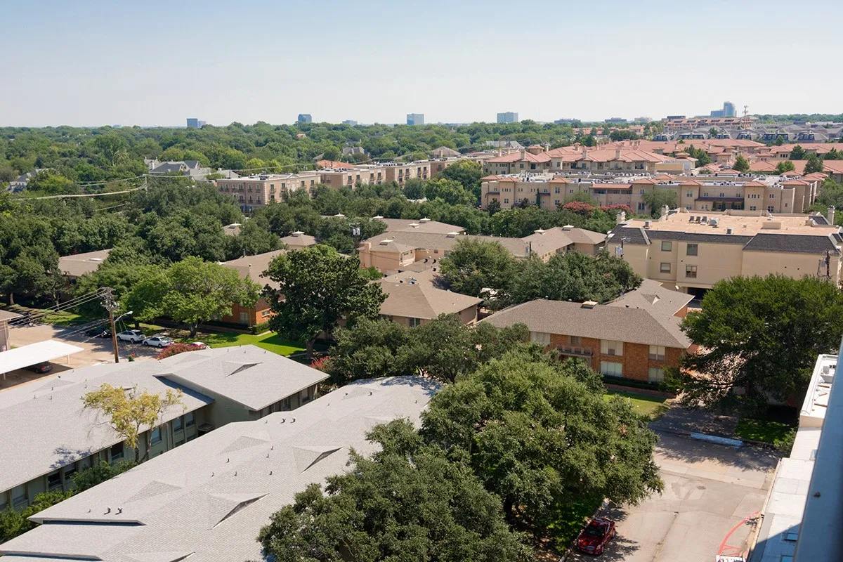 Condominium For Sale in Dallas County , 6335 W Northwest Highway 913, Dallas, Texas 75225, 2 Bedroom, 2 Bathroom, 2 Garage spaces, 1,543 Sqft, built in 1966, Preowned, mls#21194578, Real Estate Agent in Dallas, Homes For Sale in Dallas county, Homes For Sale in Dallas, Realtor in Dallas Texas, Real Estate Brokerage Independent Realty Texas, Luminita Cordes Realtor
