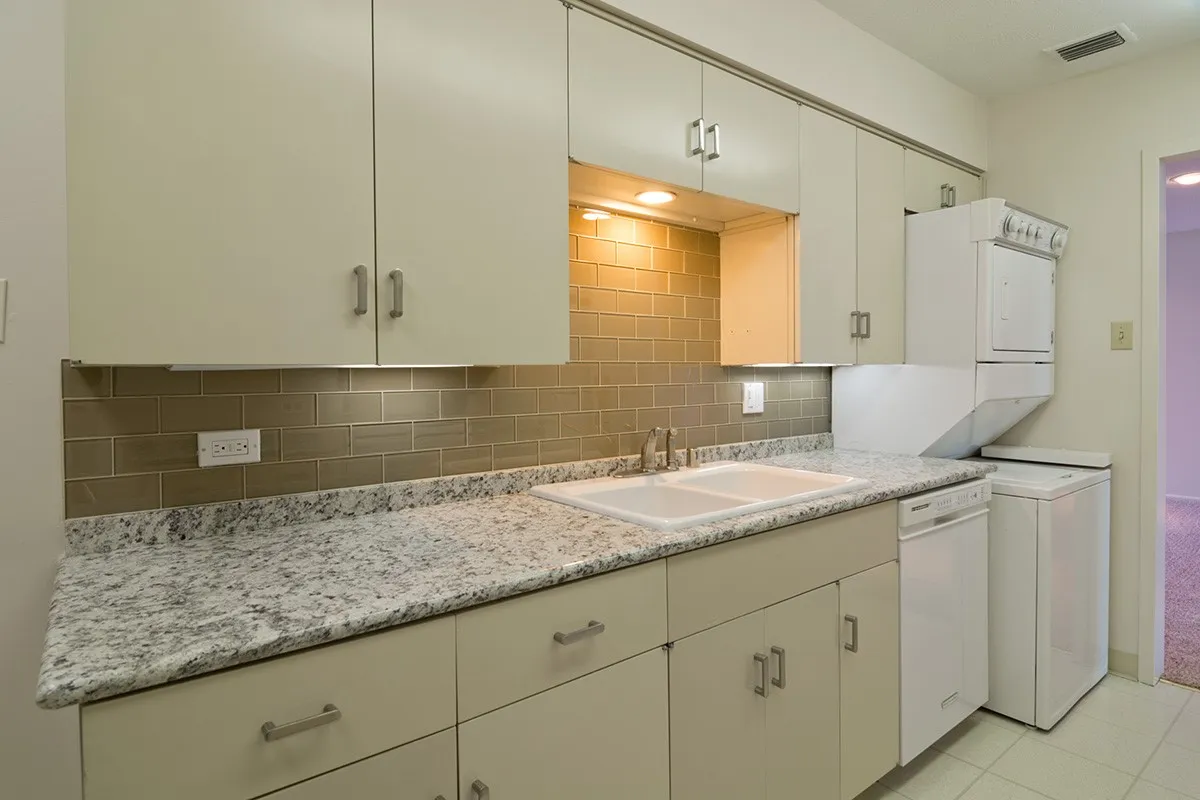 Condominium For Sale in Dallas County , 6335 W Northwest Highway 913, Dallas, Texas 75225, 2 Bedroom, 2 Bathroom, 2 Garage spaces, 1,543 Sqft, built in 1966, Preowned, mls#21194578, Real Estate Agent in Dallas, Homes For Sale in Dallas county, Homes For Sale in Dallas, Realtor in Dallas Texas, Real Estate Brokerage Independent Realty Texas, Luminita Cordes Realtor