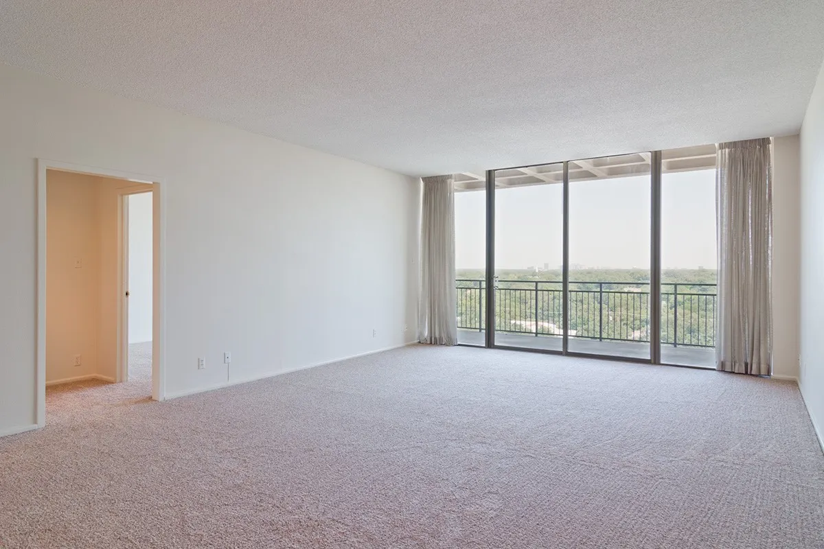 Condominium For Sale in Dallas County , 6335 W Northwest Highway 913, Dallas, Texas 75225, 2 Bedroom, 2 Bathroom, 2 Garage spaces, 1,543 Sqft, built in 1966, Preowned, mls#21194578, Real Estate Agent in Dallas, Homes For Sale in Dallas county, Homes For Sale in Dallas, Realtor in Dallas Texas, Real Estate Brokerage Independent Realty Texas, Luminita Cordes Realtor