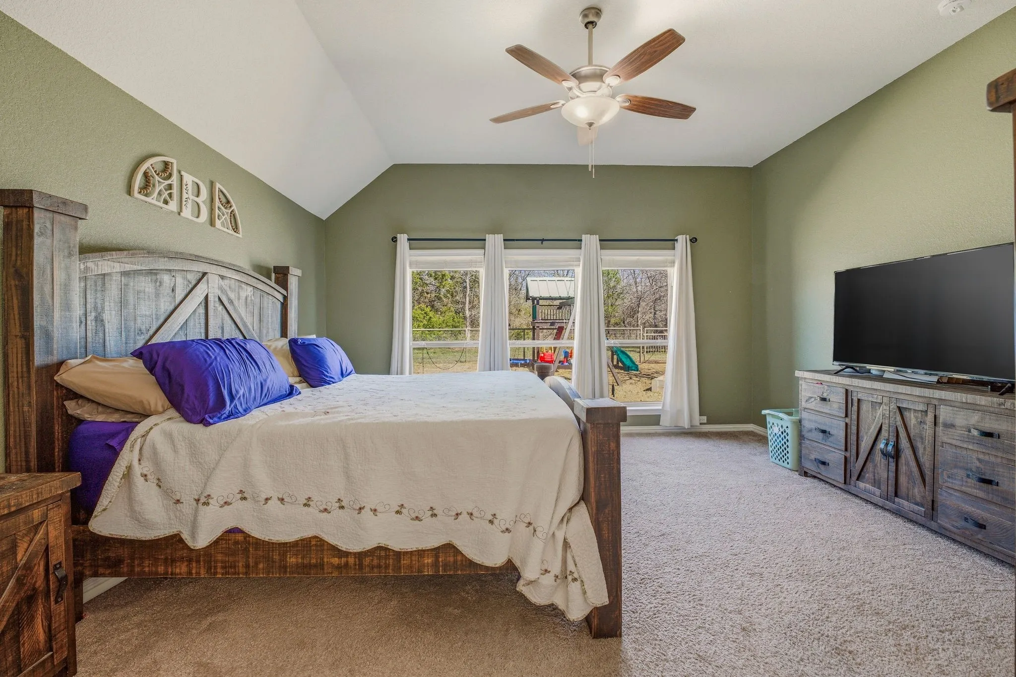 Single Family Residence For Sale in Parker County , 1062 Rio Grande Way, Weatherford, Texas 76087, 4 Bedroom, 2 Bathroom, 2 Garage spaces, 2,436 Sqft, built in 2018, mls#21196012, Real Estate Agent in Weatherford, Homes For Sale in Parker county, Homes For Sale in Weatherford, Realtor in Weatherford Texas, Real Estate Brokerage Independent Realty Texas, Luminita Cordes Realtor