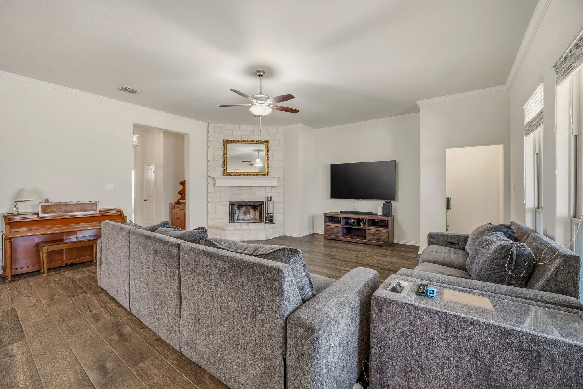 Single Family Residence For Sale in Parker County , 1062 Rio Grande Way, Weatherford, Texas 76087, 4 Bedroom, 2 Bathroom, 2 Garage spaces, 2,436 Sqft, built in 2018, mls#21196012, Real Estate Agent in Weatherford, Homes For Sale in Parker county, Homes For Sale in Weatherford, Realtor in Weatherford Texas, Real Estate Brokerage Independent Realty Texas, Luminita Cordes Realtor