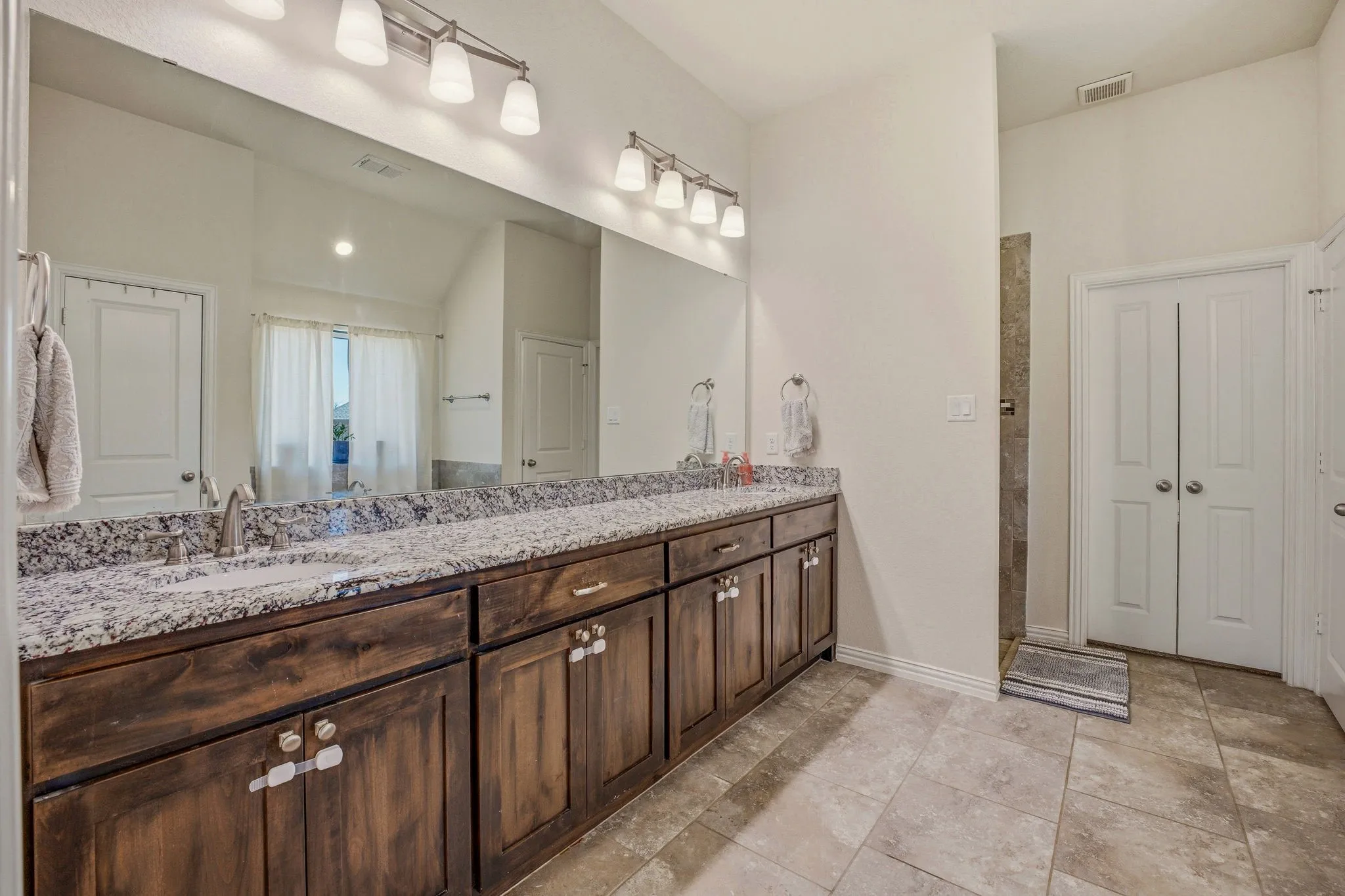 Single Family Residence For Sale in Parker County , 1062 Rio Grande Way, Weatherford, Texas 76087, 4 Bedroom, 2 Bathroom, 2 Garage spaces, 2,436 Sqft, built in 2018, mls#21196012, Real Estate Agent in Weatherford, Homes For Sale in Parker county, Homes For Sale in Weatherford, Realtor in Weatherford Texas, Real Estate Brokerage Independent Realty Texas, Luminita Cordes Realtor