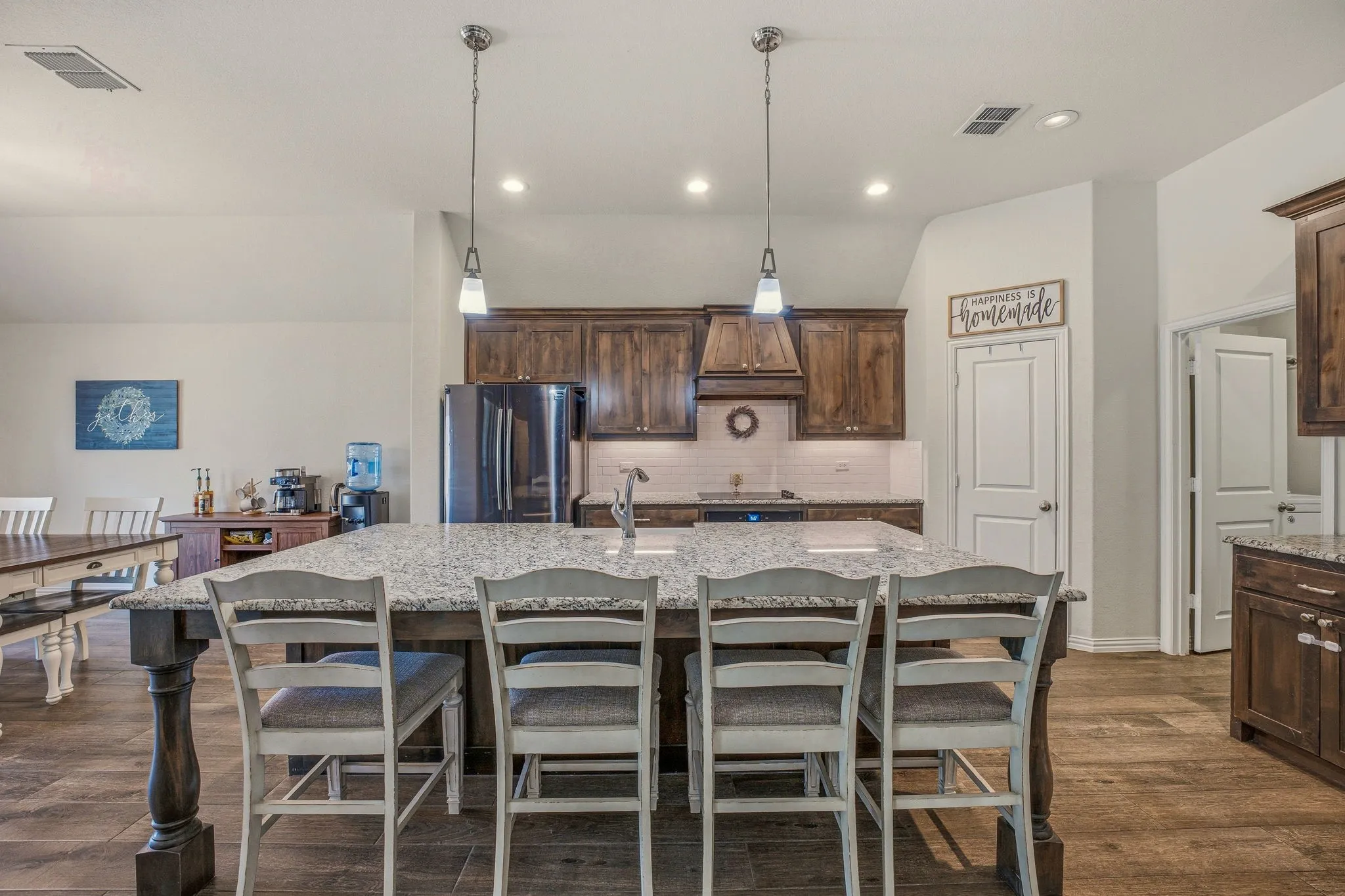 Single Family Residence For Sale in Parker County , 1062 Rio Grande Way, Weatherford, Texas 76087, 4 Bedroom, 2 Bathroom, 2 Garage spaces, 2,436 Sqft, built in 2018, mls#21196012, Real Estate Agent in Weatherford, Homes For Sale in Parker county, Homes For Sale in Weatherford, Realtor in Weatherford Texas, Real Estate Brokerage Independent Realty Texas, Luminita Cordes Realtor