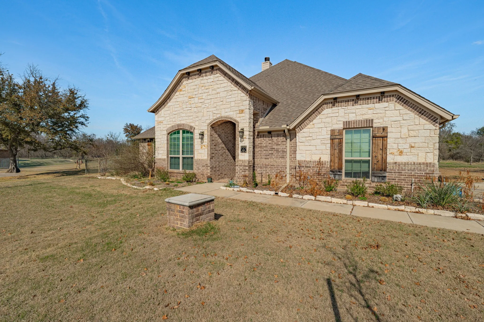 Single Family Residence For Sale in Parker County , 1062 Rio Grande Way, Weatherford, Texas 76087, 4 Bedroom, 2 Bathroom, 2 Garage spaces, 2,436 Sqft, built in 2018, mls#21196012, Real Estate Agent in Weatherford, Homes For Sale in Parker county, Homes For Sale in Weatherford, Realtor in Weatherford Texas, Real Estate Brokerage Independent Realty Texas, Luminita Cordes Realtor