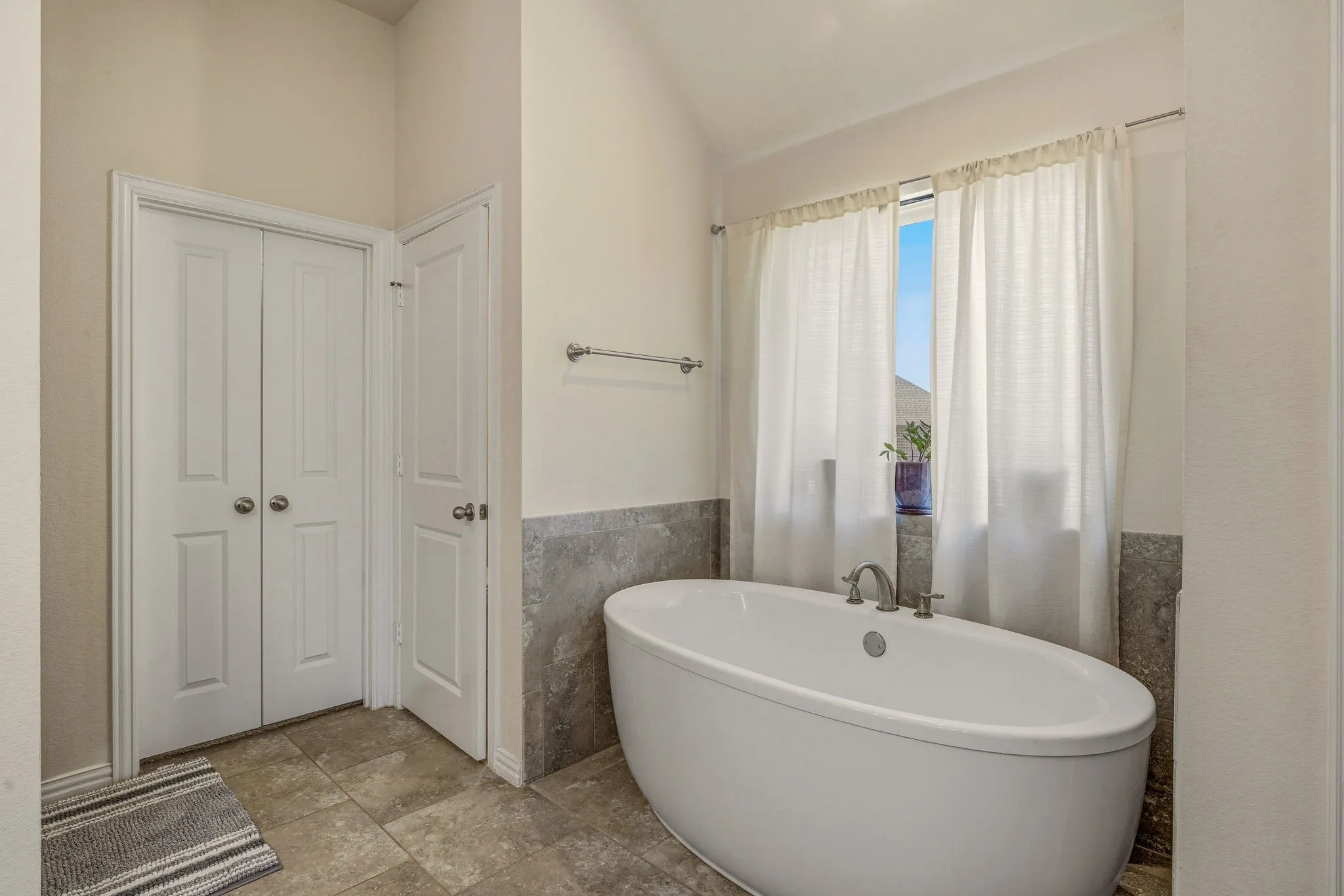 Single Family Residence For Sale in Parker County , 1062 Rio Grande Way, Weatherford, Texas 76087, 4 Bedroom, 2 Bathroom, 2 Garage spaces, 2,436 Sqft, built in 2018, mls#21196012, Real Estate Agent in Weatherford, Homes For Sale in Parker county, Homes For Sale in Weatherford, Realtor in Weatherford Texas, Real Estate Brokerage Independent Realty Texas, Luminita Cordes Realtor