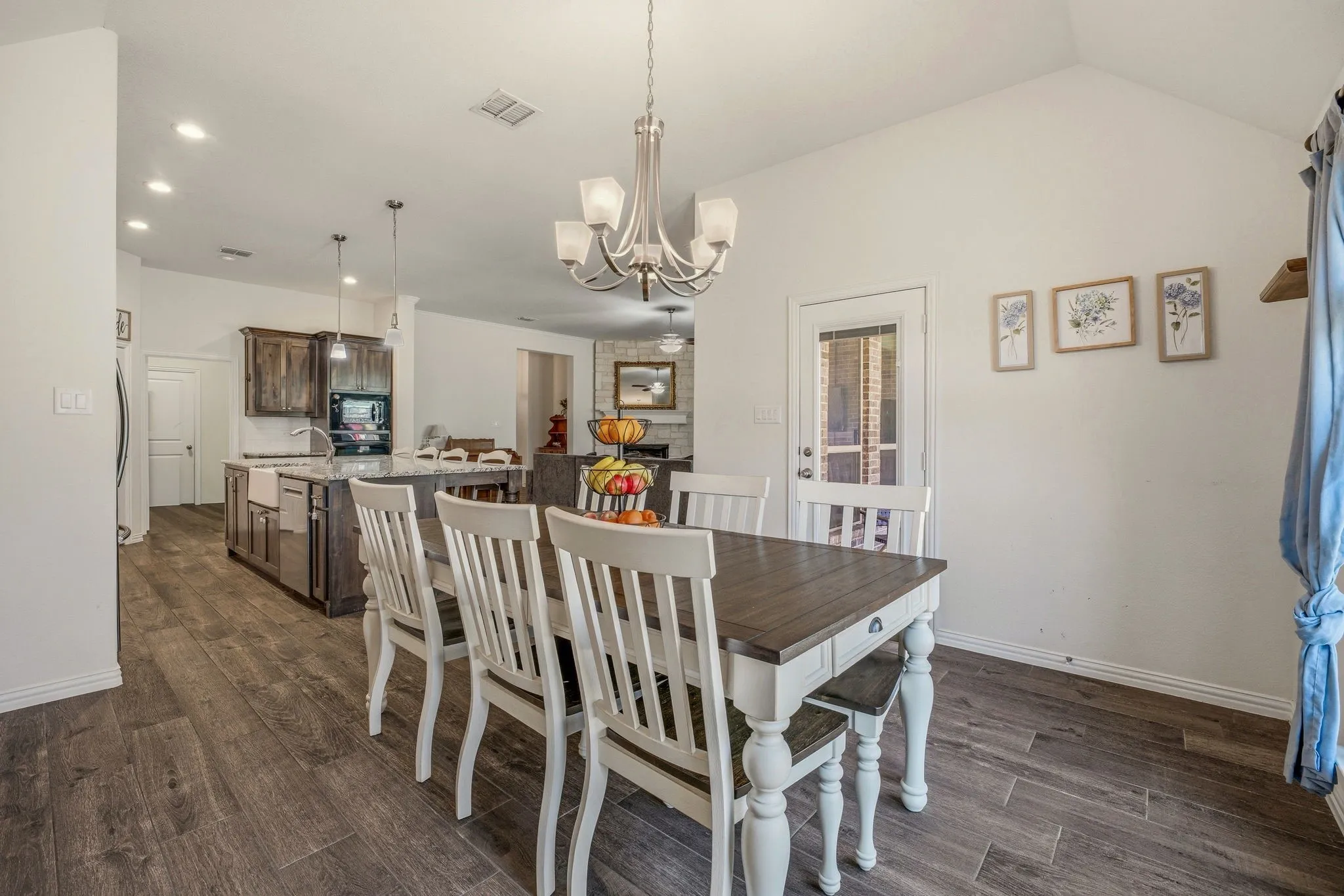 Single Family Residence For Sale in Parker County , 1062 Rio Grande Way, Weatherford, Texas 76087, 4 Bedroom, 2 Bathroom, 2 Garage spaces, 2,436 Sqft, built in 2018, mls#21196012, Real Estate Agent in Weatherford, Homes For Sale in Parker county, Homes For Sale in Weatherford, Realtor in Weatherford Texas, Real Estate Brokerage Independent Realty Texas, Luminita Cordes Realtor