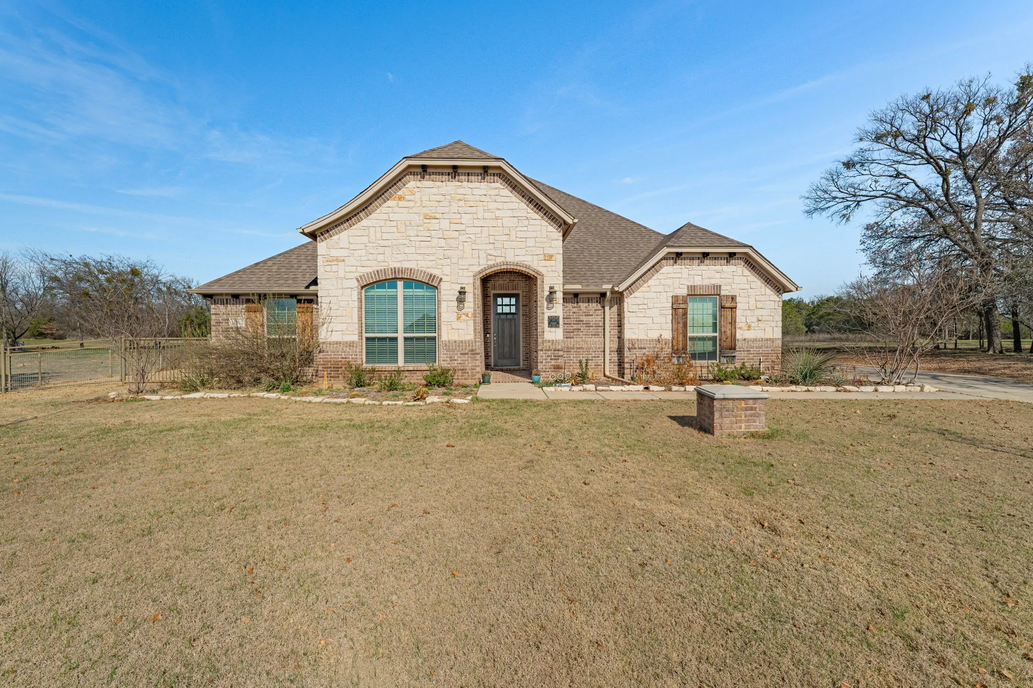 Single Family Residence For Sale in Parker County , 1062 Rio Grande Way, Weatherford, Texas 76087, 4 Bedroom, 2 Bathroom, 2 Garage spaces, 2,436 Sqft, built in 2018, mls#21196012, Real Estate Agent in Weatherford, Homes For Sale in Parker county, Homes For Sale in Weatherford, Realtor in Weatherford Texas, Real Estate Brokerage Independent Realty Texas, Luminita Cordes Realtor