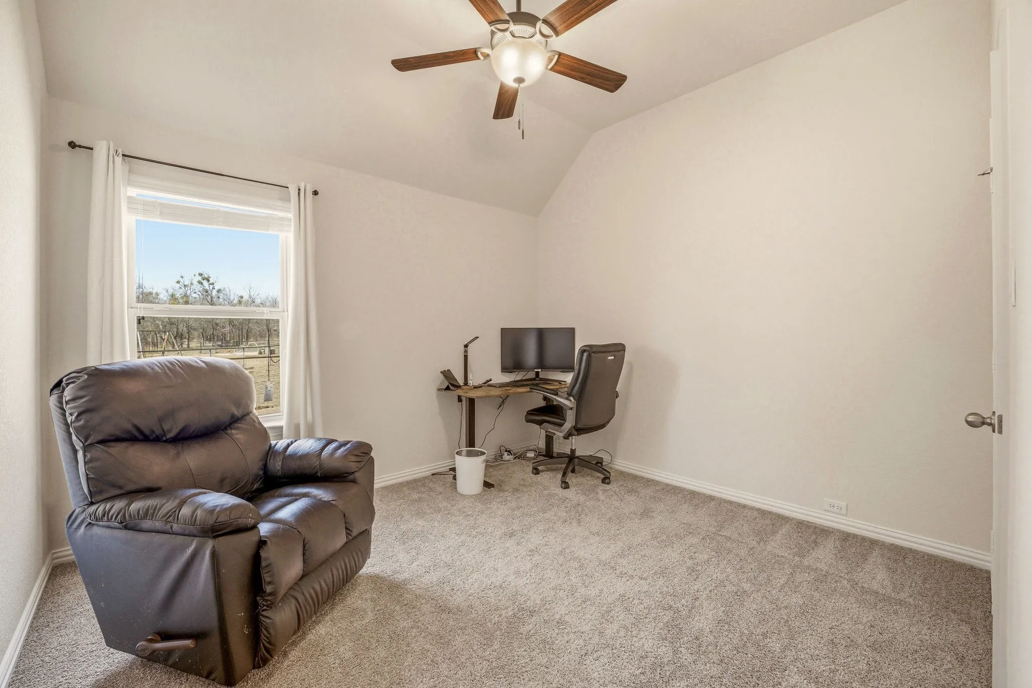 Single Family Residence For Sale in Parker County , 1062 Rio Grande Way, Weatherford, Texas 76087, 4 Bedroom, 2 Bathroom, 2 Garage spaces, 2,436 Sqft, built in 2018, mls#21196012, Real Estate Agent in Weatherford, Homes For Sale in Parker county, Homes For Sale in Weatherford, Realtor in Weatherford Texas, Real Estate Brokerage Independent Realty Texas, Luminita Cordes Realtor
