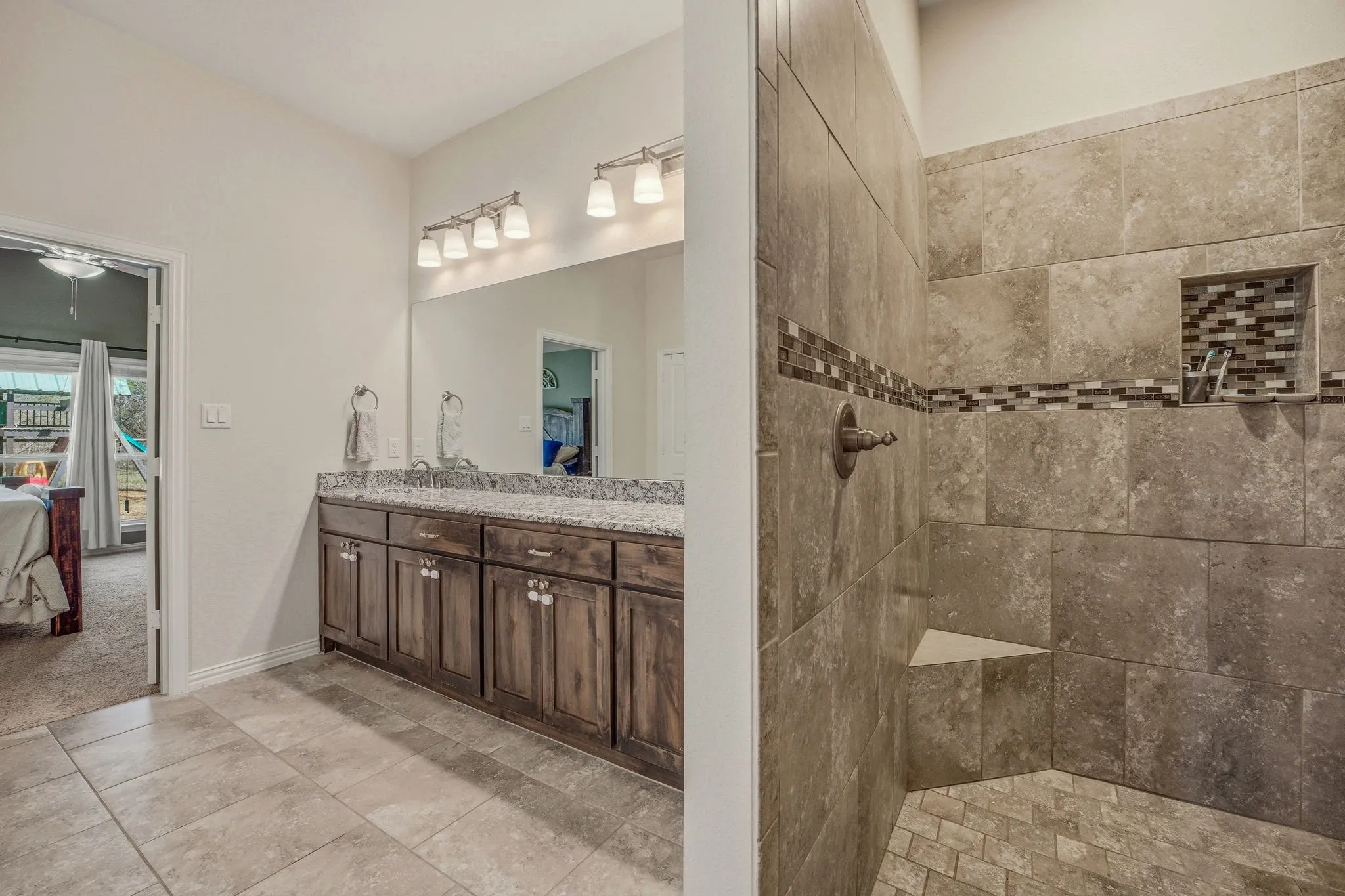 Single Family Residence For Sale in Parker County , 1062 Rio Grande Way, Weatherford, Texas 76087, 4 Bedroom, 2 Bathroom, 2 Garage spaces, 2,436 Sqft, built in 2018, mls#21196012, Real Estate Agent in Weatherford, Homes For Sale in Parker county, Homes For Sale in Weatherford, Realtor in Weatherford Texas, Real Estate Brokerage Independent Realty Texas, Luminita Cordes Realtor