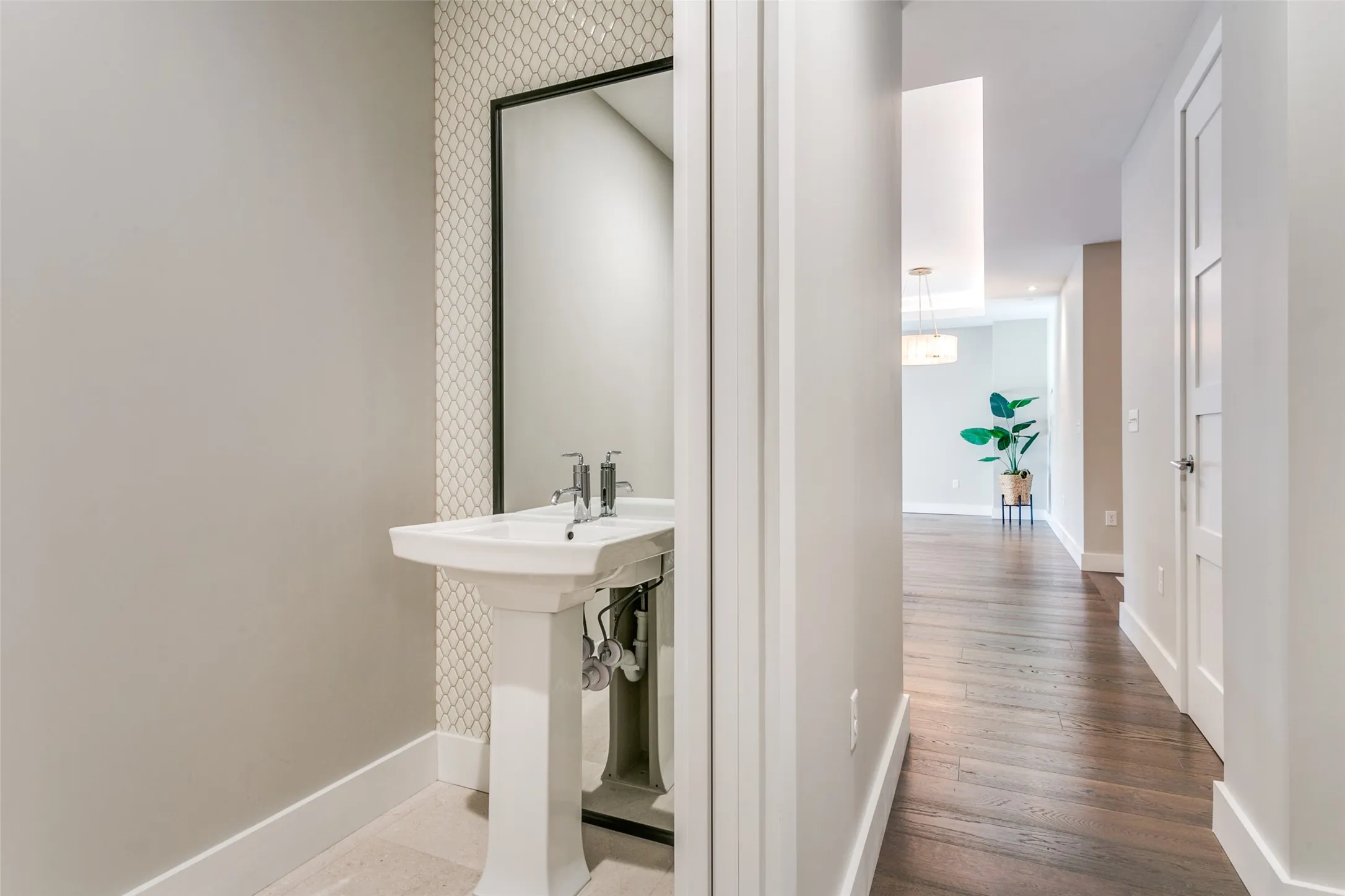 Condominium For Sale in Tarrant County , 350 Central Avenue 206, Southlake, Texas 76092, 3 Bedroom, 3 Bathroom, 2 Garage spaces, 2,470 Sqft, built in 2020, Preowned, mls#21188219, Real Estate Agent in Southlake, Homes For Sale in Tarrant county, Homes For Sale in Southlake, Realtor in Southlake Texas, Real Estate Brokerage Independent Realty Texas, Luminita Cordes Realtor