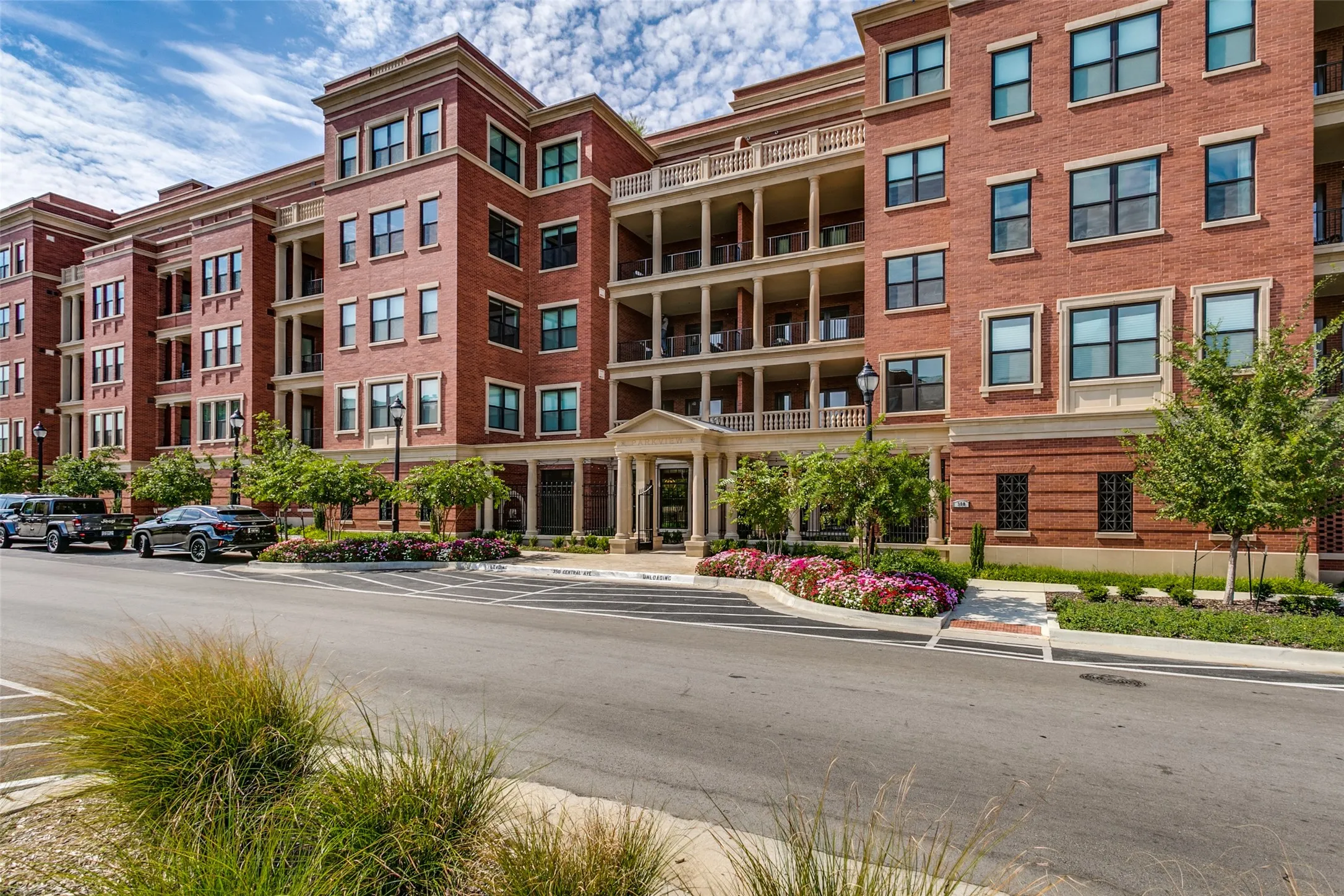 Condominium For Sale in Tarrant County , 350 Central Avenue 206, Southlake, Texas 76092, 3 Bedroom, 3 Bathroom, 2 Garage spaces, 2,470 Sqft, built in 2020, Preowned, mls#21188219, Real Estate Agent in Southlake, Homes For Sale in Tarrant county, Homes For Sale in Southlake, Realtor in Southlake Texas, Real Estate Brokerage Independent Realty Texas, Luminita Cordes Realtor