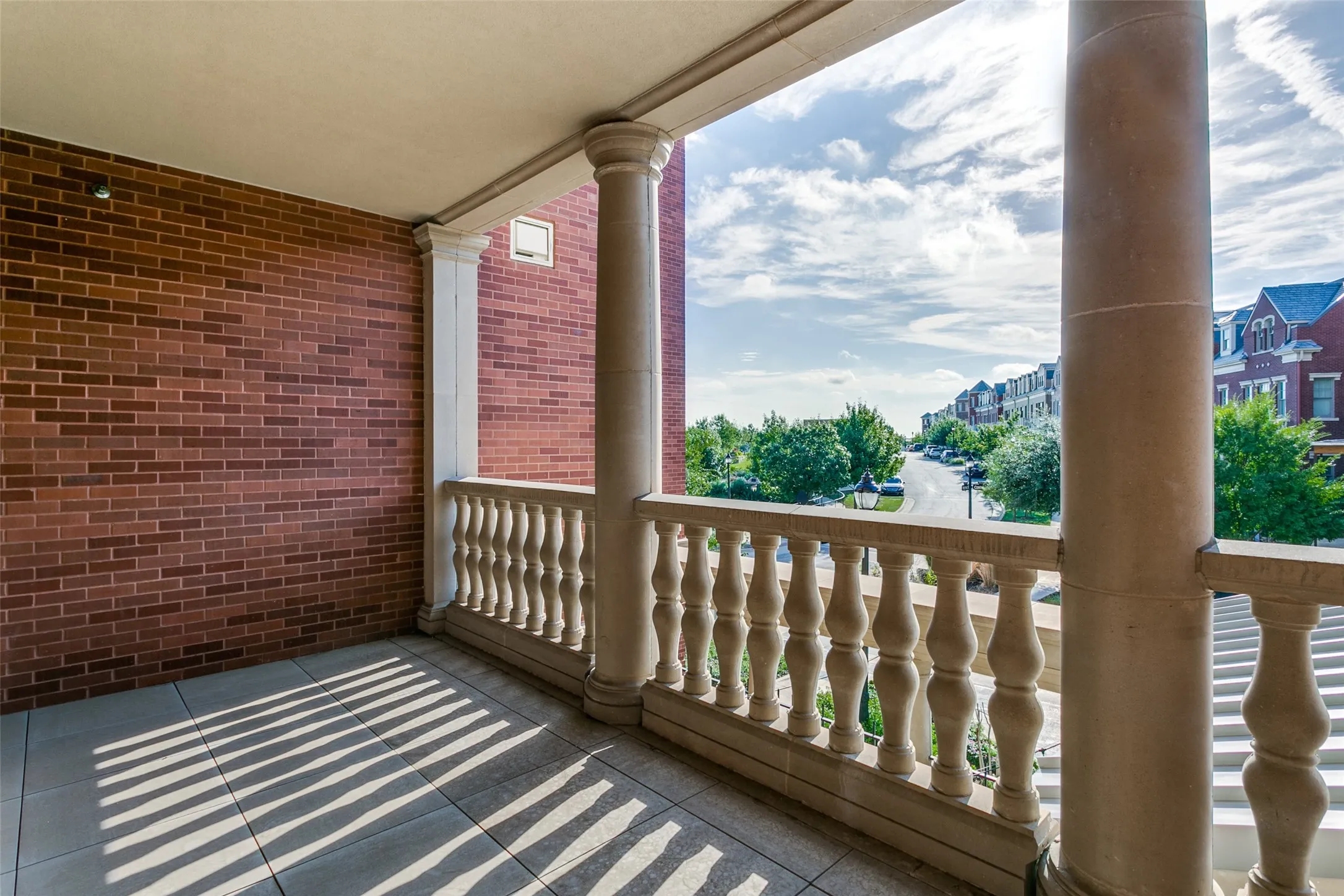 Condominium For Sale in Tarrant County , 350 Central Avenue 206, Southlake, Texas 76092, 3 Bedroom, 3 Bathroom, 2 Garage spaces, 2,470 Sqft, built in 2020, Preowned, mls#21188219, Real Estate Agent in Southlake, Homes For Sale in Tarrant county, Homes For Sale in Southlake, Realtor in Southlake Texas, Real Estate Brokerage Independent Realty Texas, Luminita Cordes Realtor