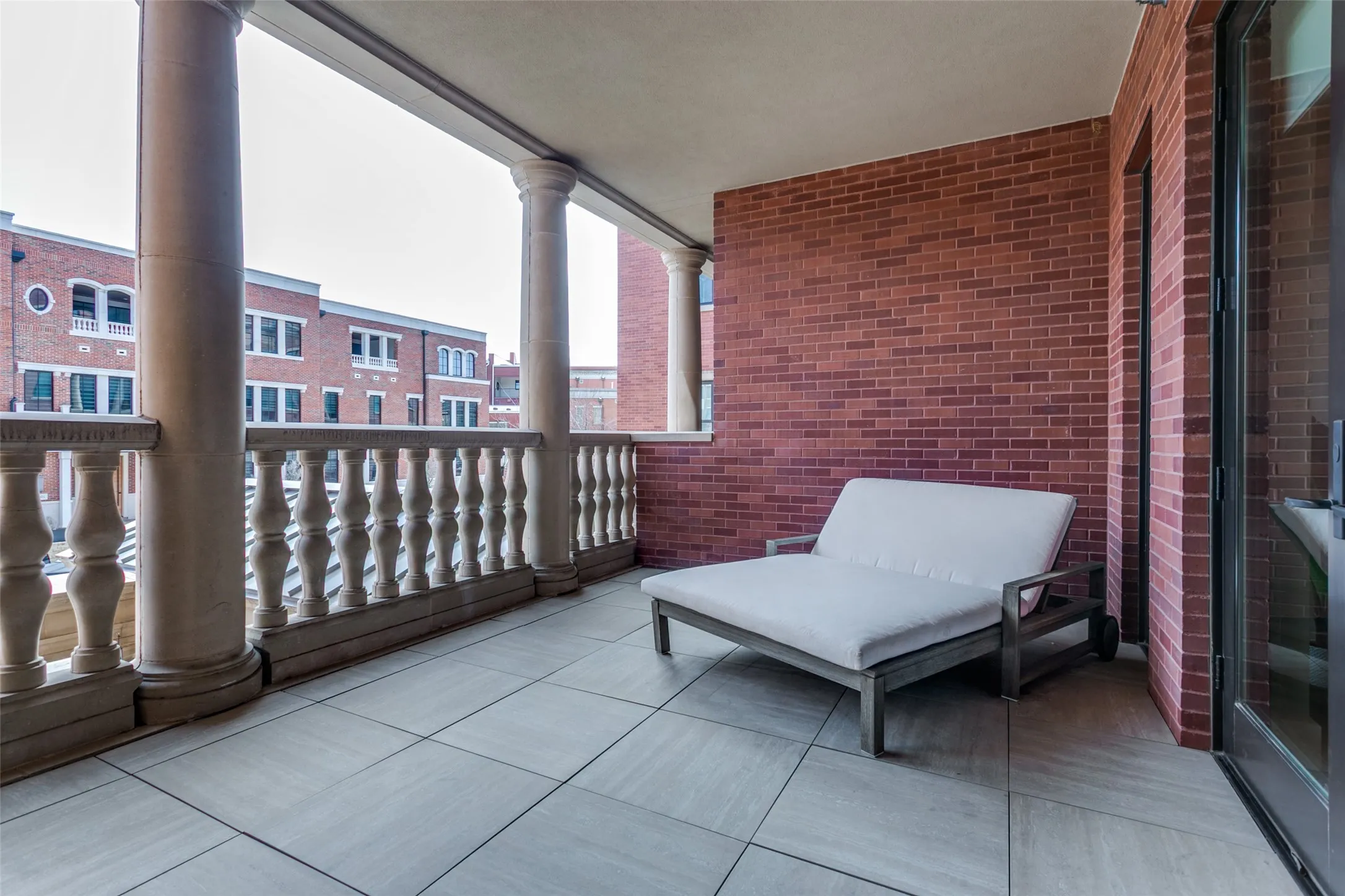 Condominium For Sale in Tarrant County , 350 Central Avenue 206, Southlake, Texas 76092, 3 Bedroom, 3 Bathroom, 2 Garage spaces, 2,470 Sqft, built in 2020, Preowned, mls#21188219, Real Estate Agent in Southlake, Homes For Sale in Tarrant county, Homes For Sale in Southlake, Realtor in Southlake Texas, Real Estate Brokerage Independent Realty Texas, Luminita Cordes Realtor