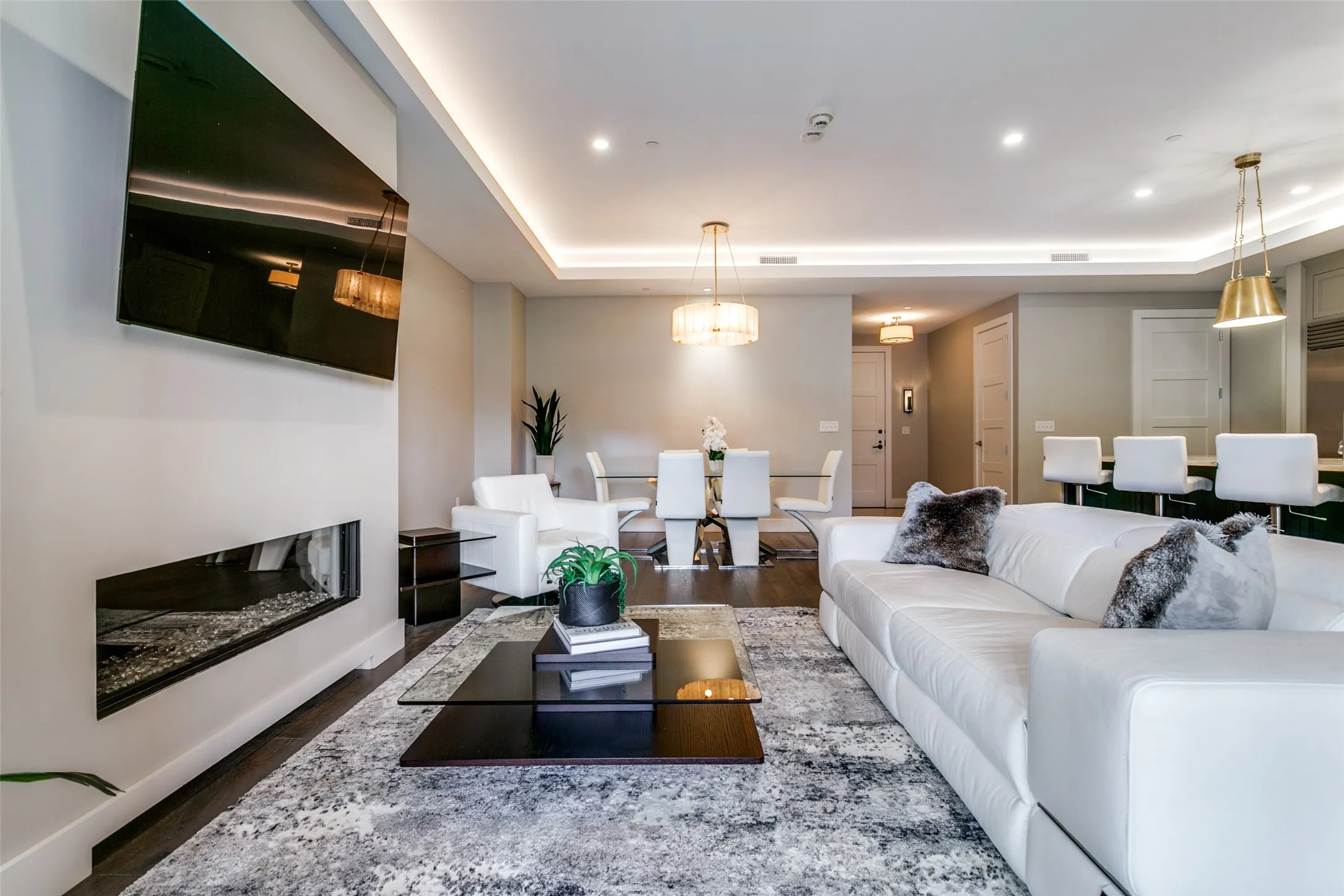 Condominium For Sale in Tarrant County , 350 Central Avenue 206, Southlake, Texas 76092, 3 Bedroom, 3 Bathroom, 2 Garage spaces, 2,470 Sqft, built in 2020, Preowned, mls#21188219, Real Estate Agent in Southlake, Homes For Sale in Tarrant county, Homes For Sale in Southlake, Realtor in Southlake Texas, Real Estate Brokerage Independent Realty Texas, Luminita Cordes Realtor