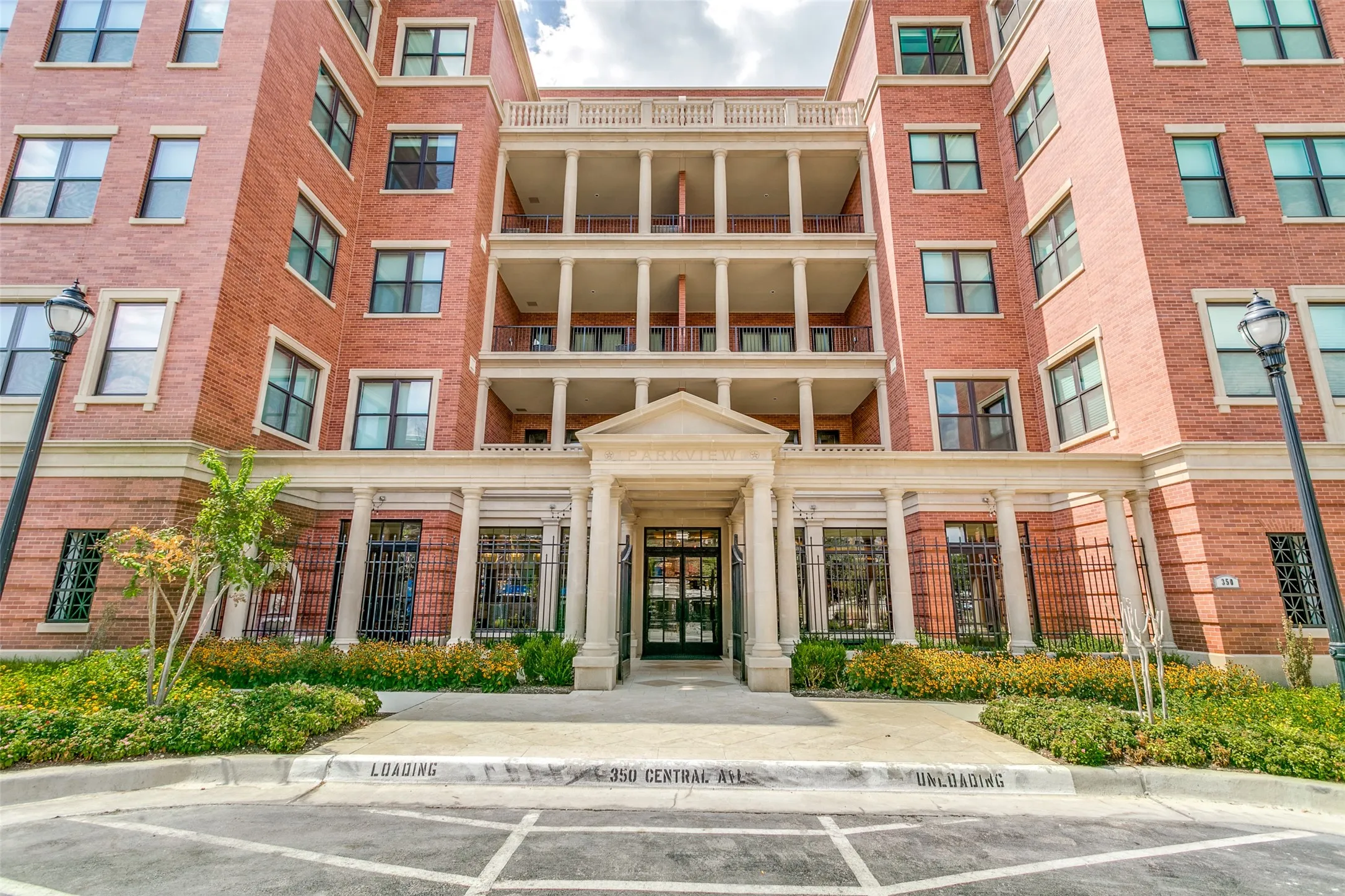 Condominium For Sale in Tarrant County , 350 Central Avenue 206, Southlake, Texas 76092, 3 Bedroom, 3 Bathroom, 2 Garage spaces, 2,470 Sqft, built in 2020, Preowned, mls#21188219, Real Estate Agent in Southlake, Homes For Sale in Tarrant county, Homes For Sale in Southlake, Realtor in Southlake Texas, Real Estate Brokerage Independent Realty Texas, Luminita Cordes Realtor