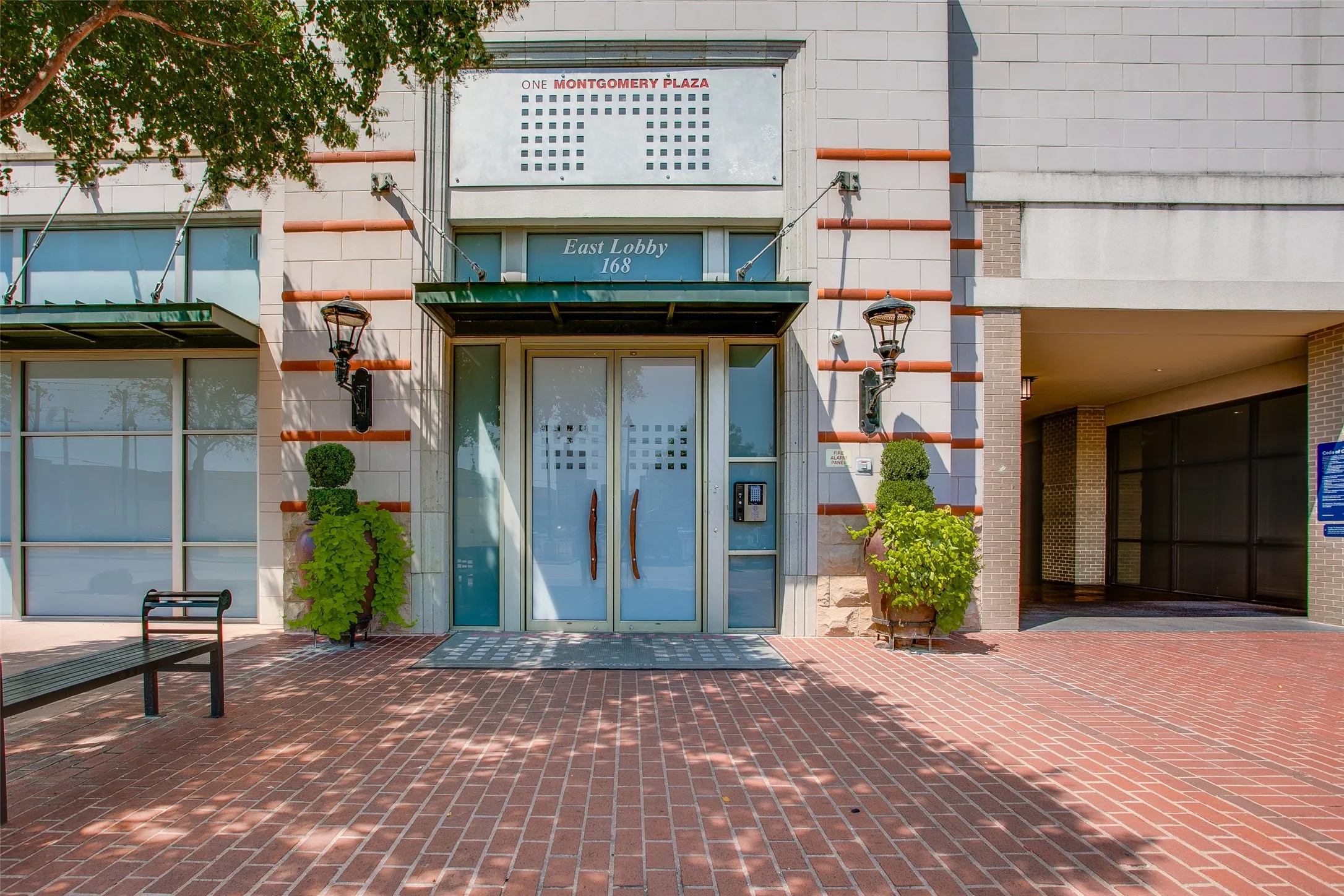 Condominium For Sale in Tarrant County , 2600 W 7th Street 2614, Fort Worth, Texas 76107, 2 Bedroom, 2 Bathroom, 2 Garage spaces, 1,546 Sqft, built in 1928, mls#21196890, Real Estate Agent in Fort Worth, Homes For Sale in Tarrant county, Homes For Sale in Fort Worth, Realtor in Fort Worth Texas, Real Estate Brokerage Independent Realty Texas, Luminita Cordes Realtor