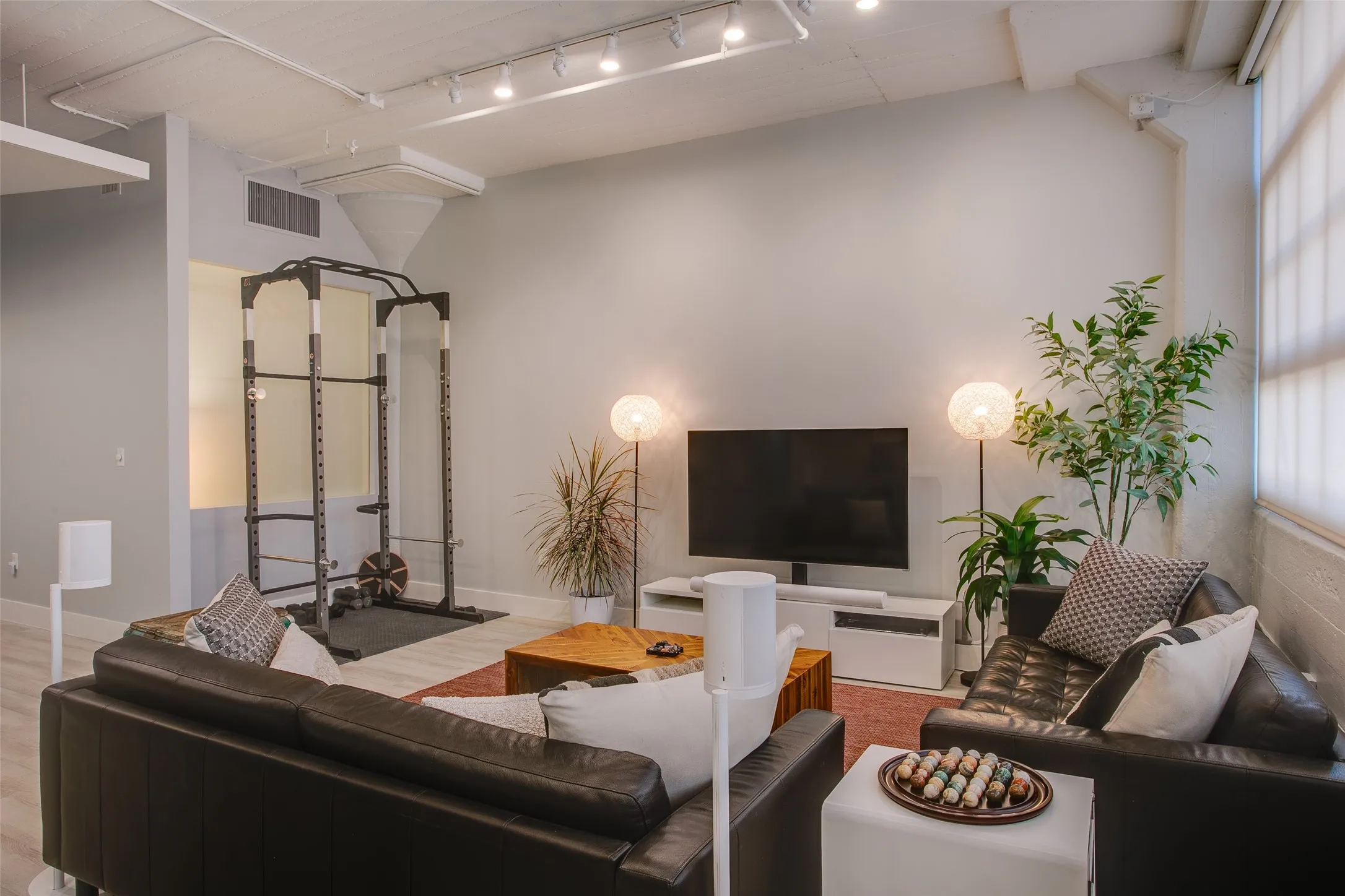 Condominium For Sale in Tarrant County , 2600 W 7th Street 2614, Fort Worth, Texas 76107, 2 Bedroom, 2 Bathroom, 2 Garage spaces, 1,546 Sqft, built in 1928, mls#21196890, Real Estate Agent in Fort Worth, Homes For Sale in Tarrant county, Homes For Sale in Fort Worth, Realtor in Fort Worth Texas, Real Estate Brokerage Independent Realty Texas, Luminita Cordes Realtor