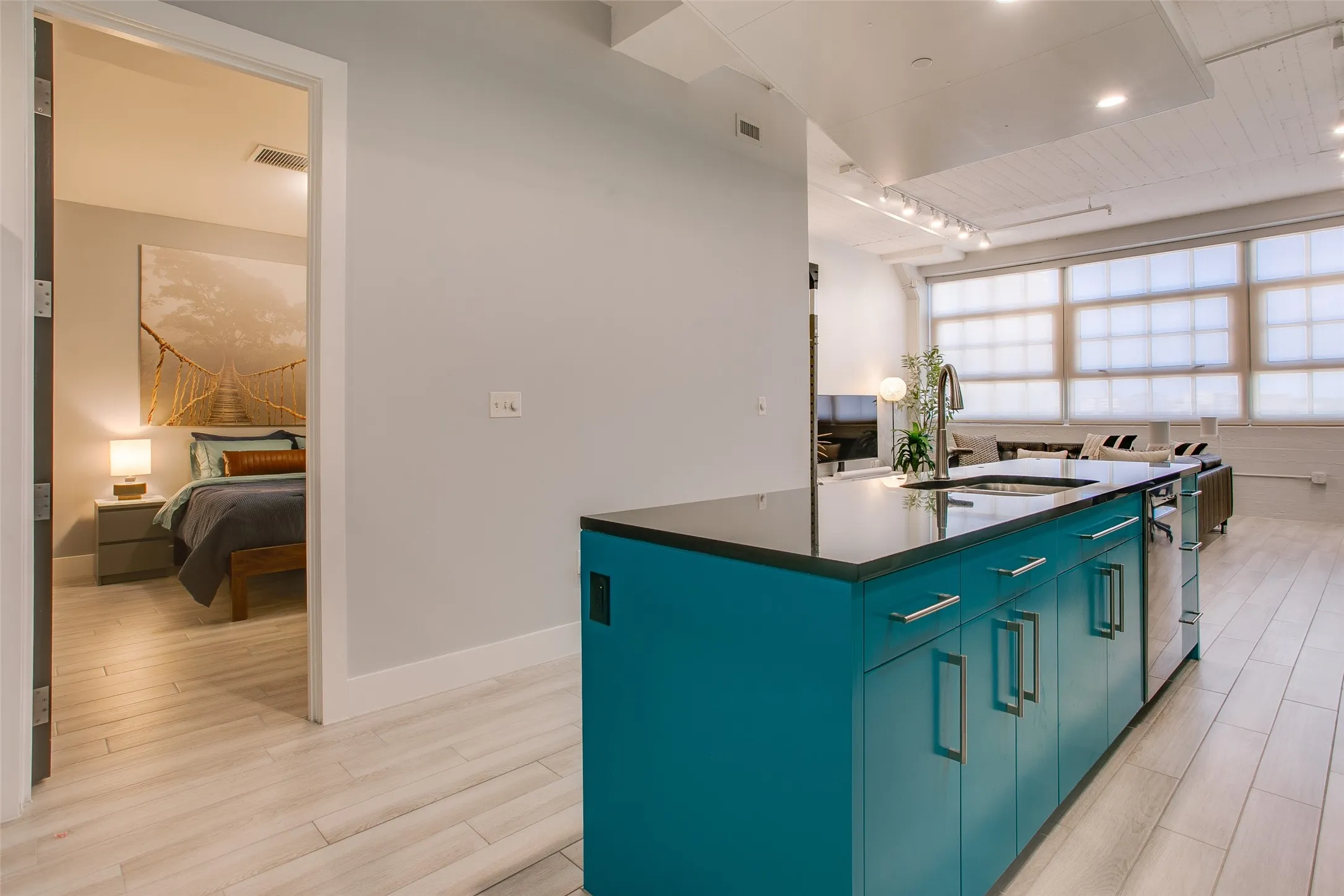 Condominium For Sale in Tarrant County , 2600 W 7th Street 2614, Fort Worth, Texas 76107, 2 Bedroom, 2 Bathroom, 2 Garage spaces, 1,546 Sqft, built in 1928, mls#21196890, Real Estate Agent in Fort Worth, Homes For Sale in Tarrant county, Homes For Sale in Fort Worth, Realtor in Fort Worth Texas, Real Estate Brokerage Independent Realty Texas, Luminita Cordes Realtor