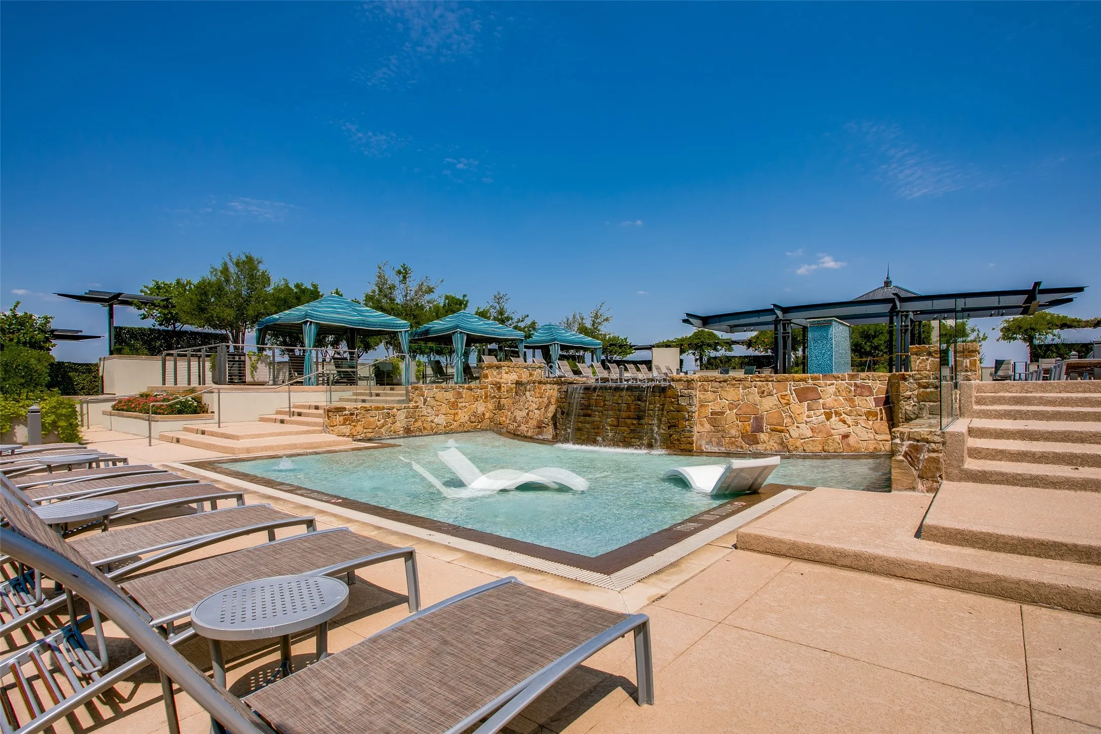 Condominium For Sale in Tarrant County , 2600 W 7th Street 2614, Fort Worth, Texas 76107, 2 Bedroom, 2 Bathroom, 2 Garage spaces, 1,546 Sqft, built in 1928, mls#21196890, Real Estate Agent in Fort Worth, Homes For Sale in Tarrant county, Homes For Sale in Fort Worth, Realtor in Fort Worth Texas, Real Estate Brokerage Independent Realty Texas, Luminita Cordes Realtor