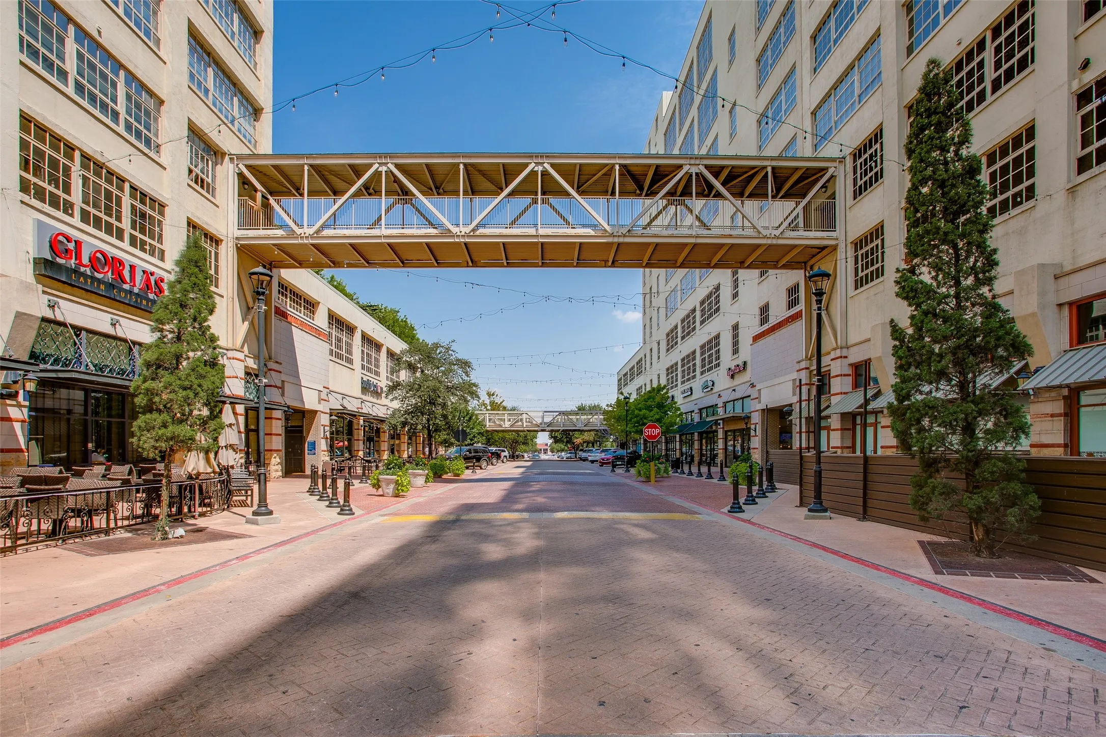 Condominium For Sale in Tarrant County , 2600 W 7th Street 2614, Fort Worth, Texas 76107, 2 Bedroom, 2 Bathroom, 2 Garage spaces, 1,546 Sqft, built in 1928, mls#21196890, Real Estate Agent in Fort Worth, Homes For Sale in Tarrant county, Homes For Sale in Fort Worth, Realtor in Fort Worth Texas, Real Estate Brokerage Independent Realty Texas, Luminita Cordes Realtor