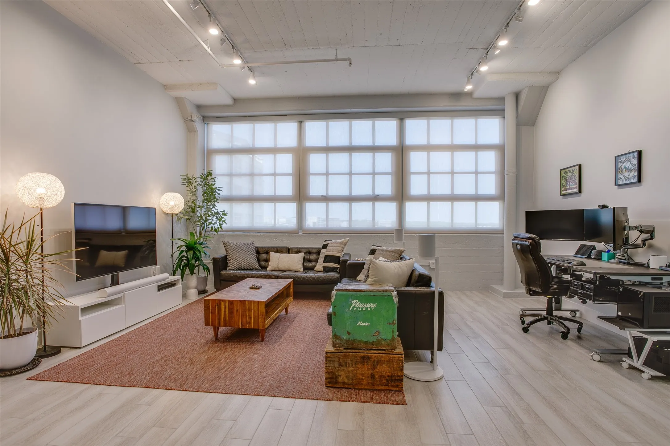 Condominium For Sale in Tarrant County , 2600 W 7th Street 2614, Fort Worth, Texas 76107, 2 Bedroom, 2 Bathroom, 2 Garage spaces, 1,546 Sqft, built in 1928, mls#21196890, Real Estate Agent in Fort Worth, Homes For Sale in Tarrant county, Homes For Sale in Fort Worth, Realtor in Fort Worth Texas, Real Estate Brokerage Independent Realty Texas, Luminita Cordes Realtor