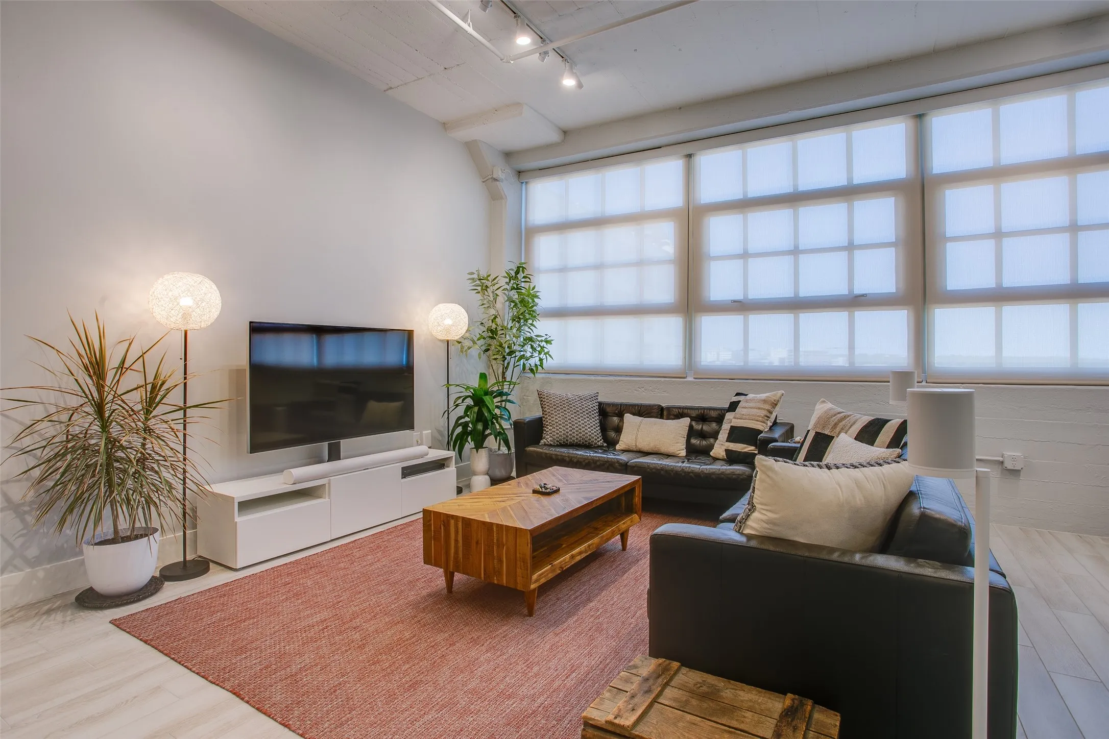 Condominium For Sale in Tarrant County , 2600 W 7th Street 2614, Fort Worth, Texas 76107, 2 Bedroom, 2 Bathroom, 2 Garage spaces, 1,546 Sqft, built in 1928, mls#21196890, Real Estate Agent in Fort Worth, Homes For Sale in Tarrant county, Homes For Sale in Fort Worth, Realtor in Fort Worth Texas, Real Estate Brokerage Independent Realty Texas, Luminita Cordes Realtor