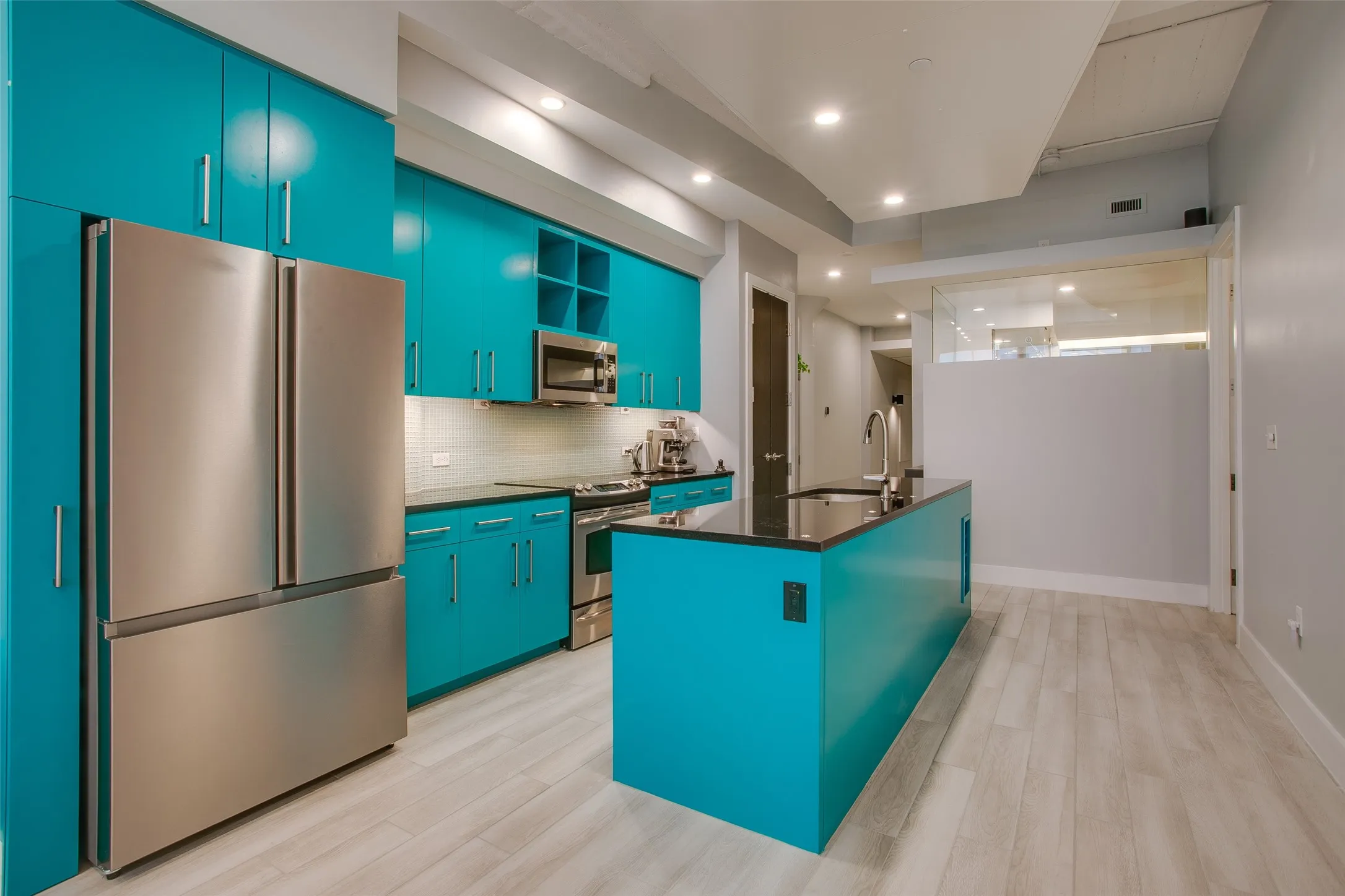 Condominium For Sale in Tarrant County , 2600 W 7th Street 2614, Fort Worth, Texas 76107, 2 Bedroom, 2 Bathroom, 2 Garage spaces, 1,546 Sqft, built in 1928, mls#21196890, Real Estate Agent in Fort Worth, Homes For Sale in Tarrant county, Homes For Sale in Fort Worth, Realtor in Fort Worth Texas, Real Estate Brokerage Independent Realty Texas, Luminita Cordes Realtor