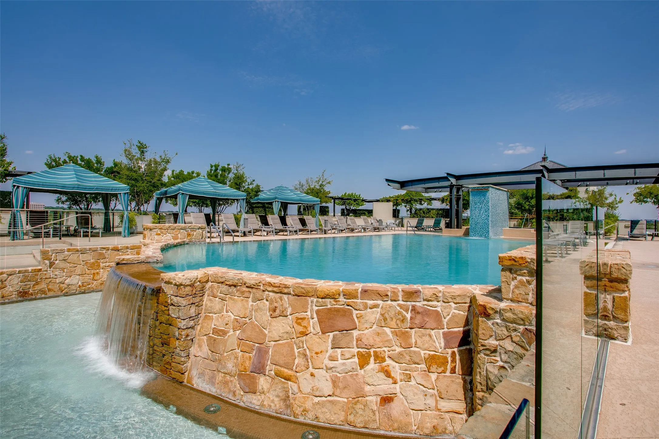 Condominium For Sale in Tarrant County , 2600 W 7th Street 2614, Fort Worth, Texas 76107, 2 Bedroom, 2 Bathroom, 2 Garage spaces, 1,546 Sqft, built in 1928, mls#21196890, Real Estate Agent in Fort Worth, Homes For Sale in Tarrant county, Homes For Sale in Fort Worth, Realtor in Fort Worth Texas, Real Estate Brokerage Independent Realty Texas, Luminita Cordes Realtor
