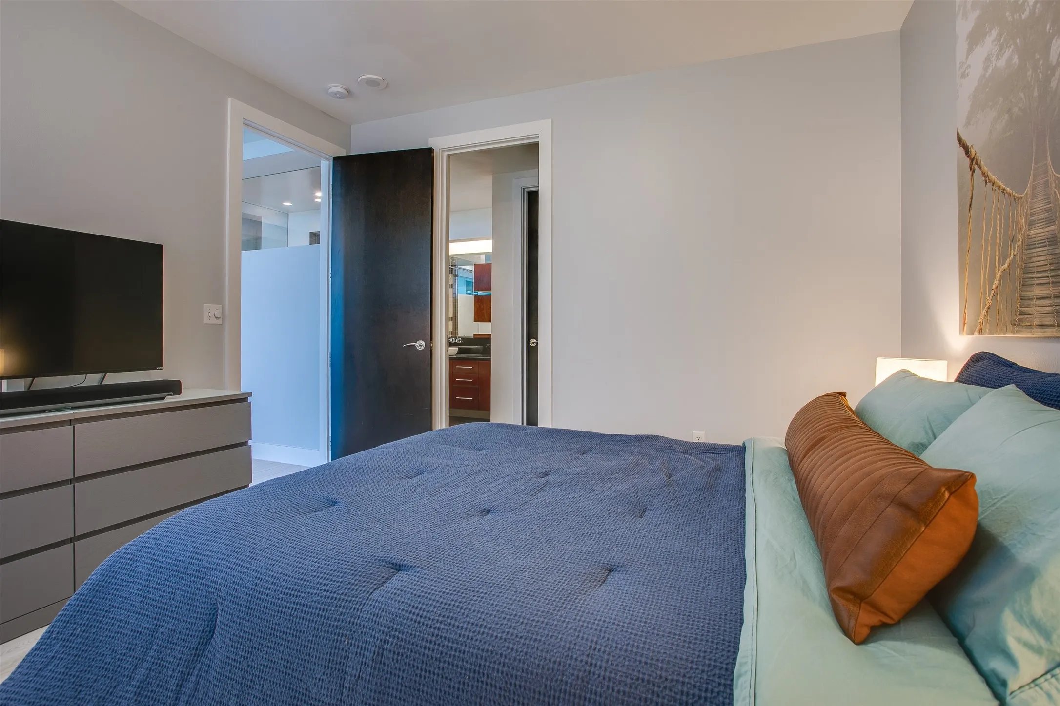 Condominium For Sale in Tarrant County , 2600 W 7th Street 2614, Fort Worth, Texas 76107, 2 Bedroom, 2 Bathroom, 2 Garage spaces, 1,546 Sqft, built in 1928, mls#21196890, Real Estate Agent in Fort Worth, Homes For Sale in Tarrant county, Homes For Sale in Fort Worth, Realtor in Fort Worth Texas, Real Estate Brokerage Independent Realty Texas, Luminita Cordes Realtor