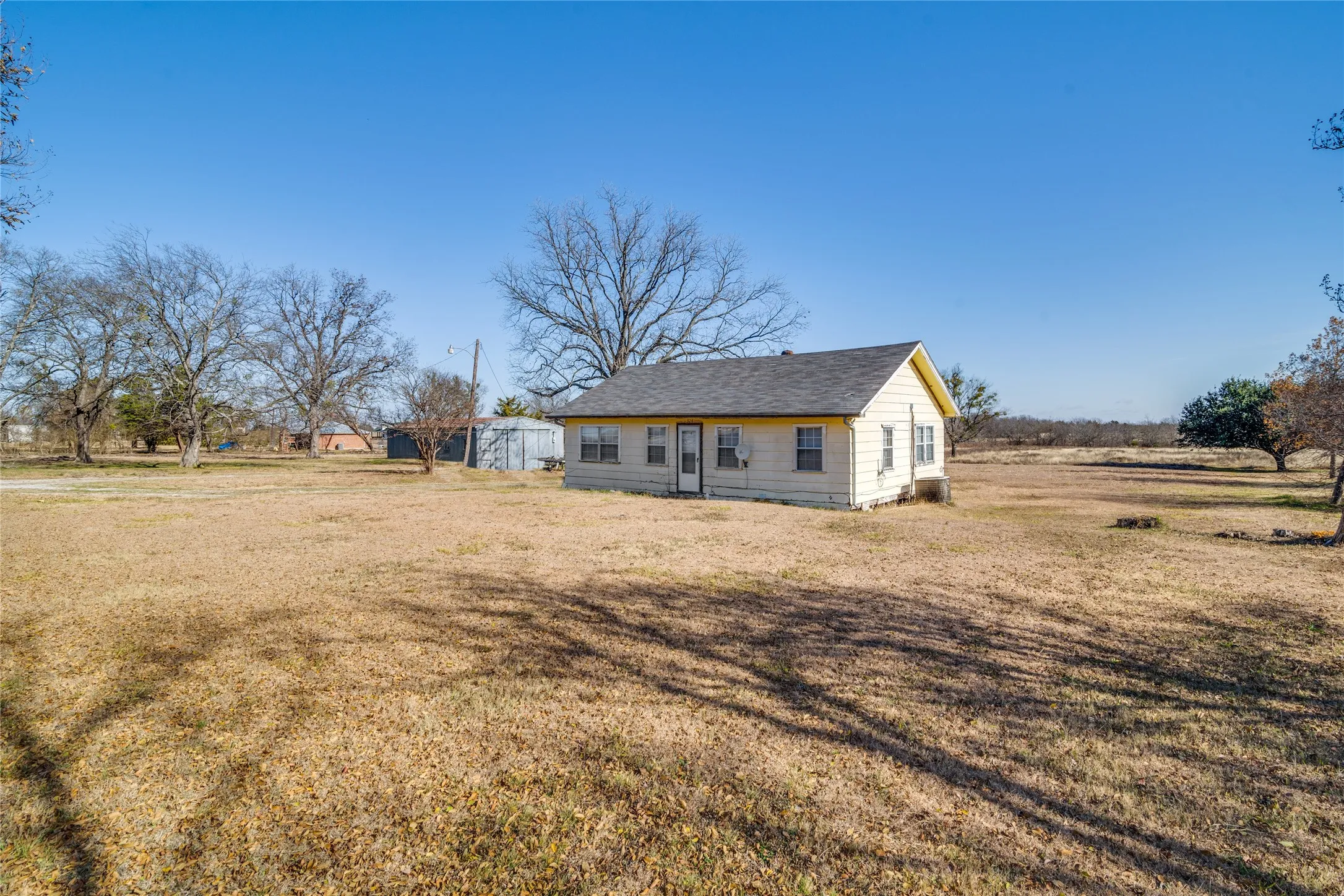 Farm For Sale in Collin County , 324 N Greenville Road, Josephine, Texas 75173, 3 Bedroom, 2 Bathroom, Garage spaces, 1,344 Sqft, built in 1950, Preowned, mls#21196987, Real Estate Agent in Josephine, Homes For Sale in Collin county, Homes For Sale in Josephine, Realtor in Josephine Texas, Real Estate Brokerage Independent Realty Texas, Luminita Cordes Realtor