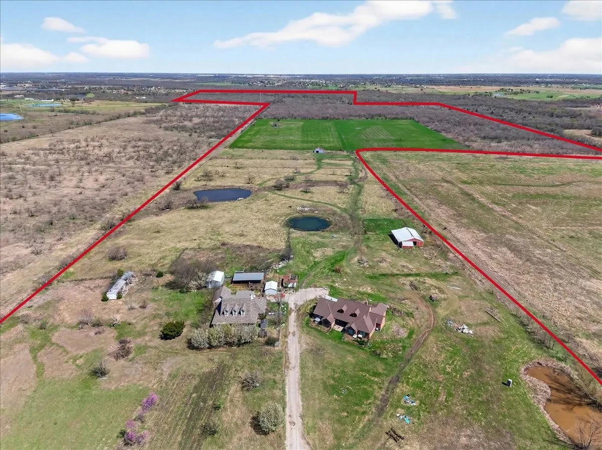 Single Family Residence For Sale in Kaufman County , 9595 County Road 262, Crandall, Texas 75114, 5 Bedroom, 4 Bathroom, Garage spaces, 5,587 Sqft, built in 2012, Preowned, Price $1,999,999, mls#21197073, Real Estate Agent in Crandall, Homes For Sale in Kaufman county, Homes For Sale in Crandall, Realtor in Crandall Texas, Real Estate Brokerage Independent Realty Texas, Luminita Cordes Realtor