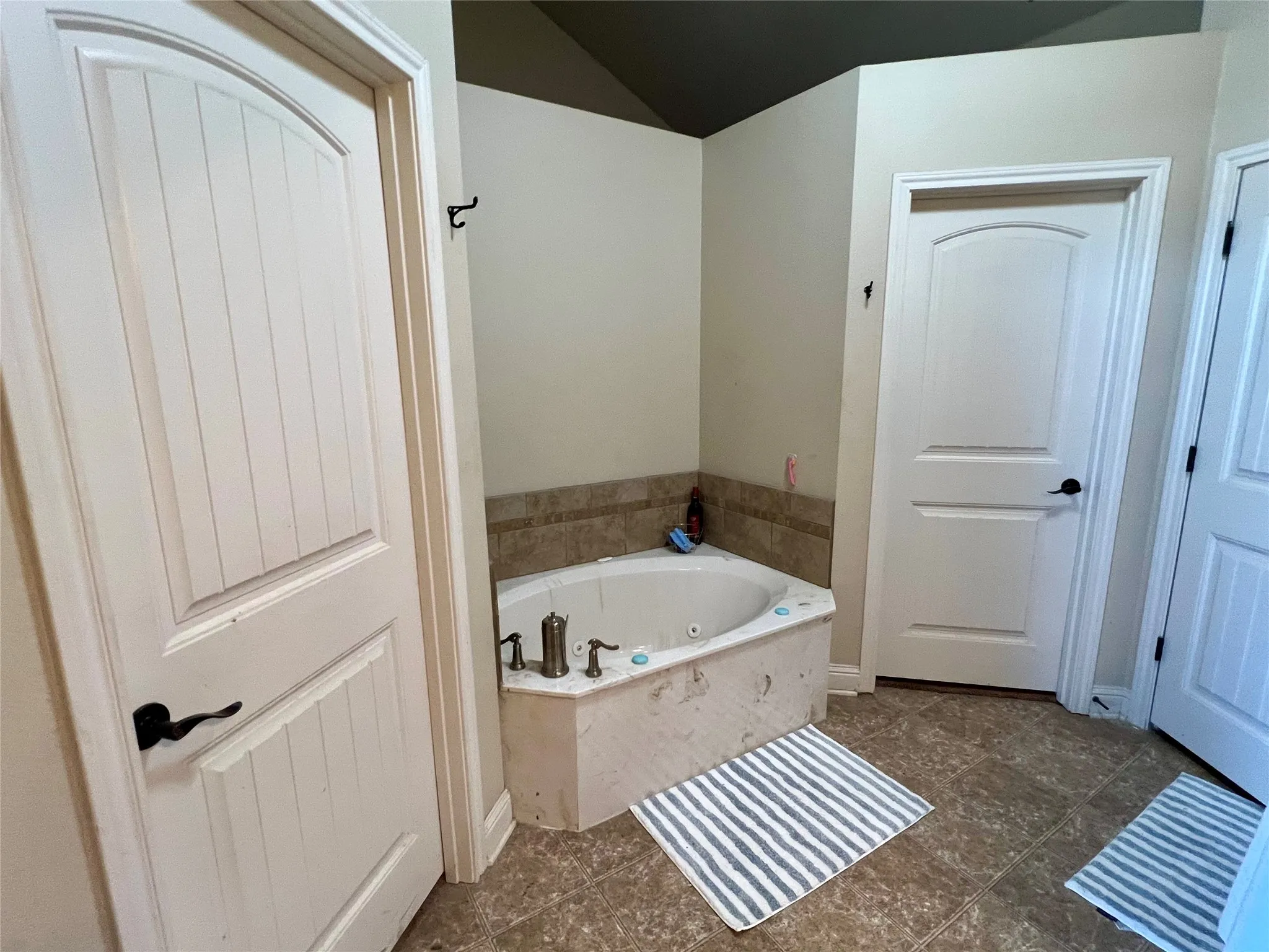 Single Family Residence For Sale in Kaufman County , 9595 County Road 262, Crandall, Texas 75114, 5 Bedroom, 4 Bathroom, Garage spaces, 5,587 Sqft, built in 2012, Preowned, Price $1,999,999, mls#21197073, Real Estate Agent in Crandall, Homes For Sale in Kaufman county, Homes For Sale in Crandall, Realtor in Crandall Texas, Real Estate Brokerage Independent Realty Texas, Luminita Cordes Realtor