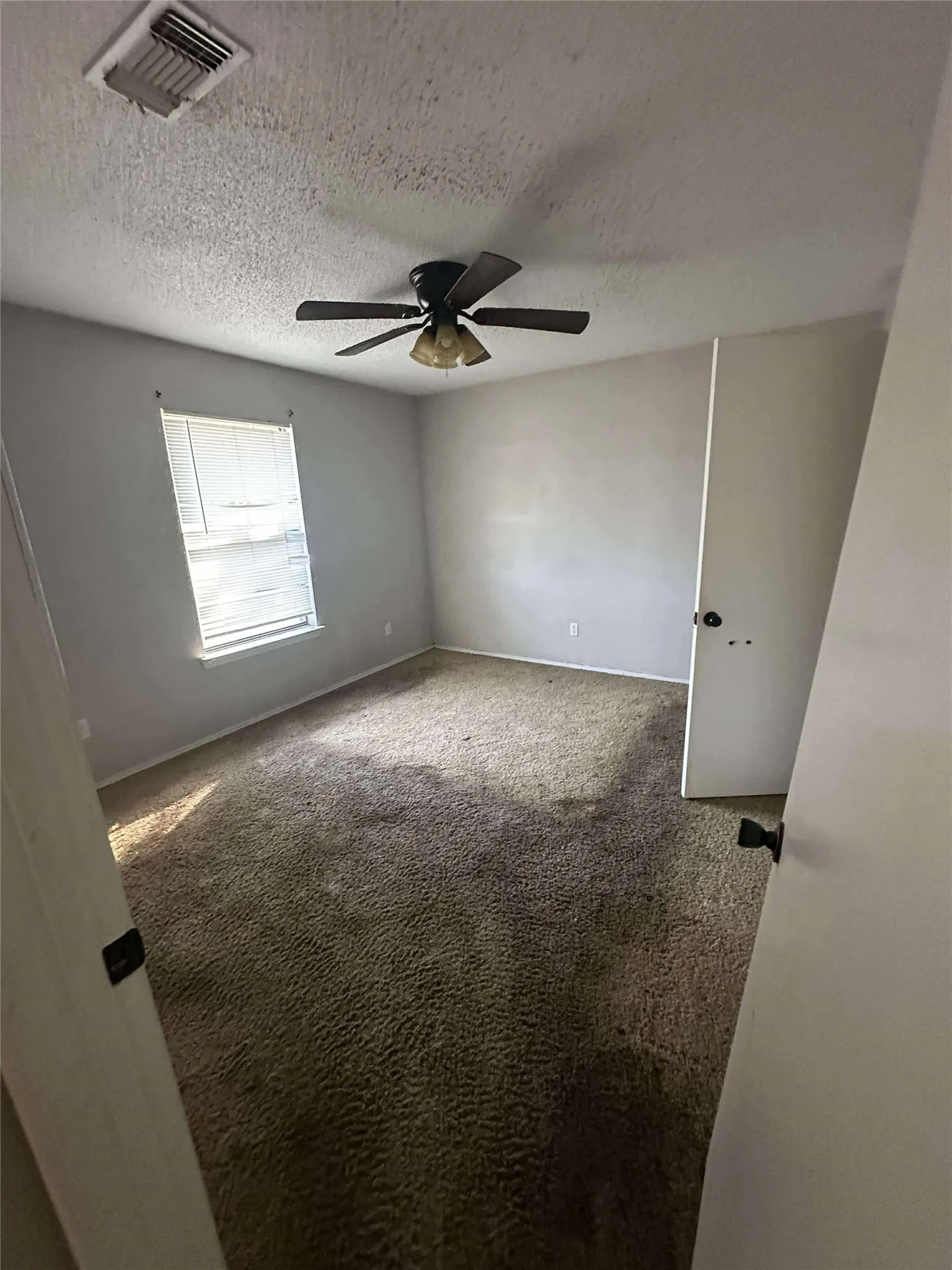 Single Family Residence For Sale in Hopkins County , 1009 Camp Street, Sulphur Springs, Texas 75482, 3 Bedroom, 2 Bathroom, 2 Garage spaces, 1,426 Sqft, built in 1984, Preowned, mls#21197070, Real Estate Agent in Sulphur Springs, Homes For Sale in Hopkins county, Homes For Sale in Sulphur Springs, Realtor in Sulphur Springs Texas, Real Estate Brokerage Independent Realty Texas, Luminita Cordes Realtor