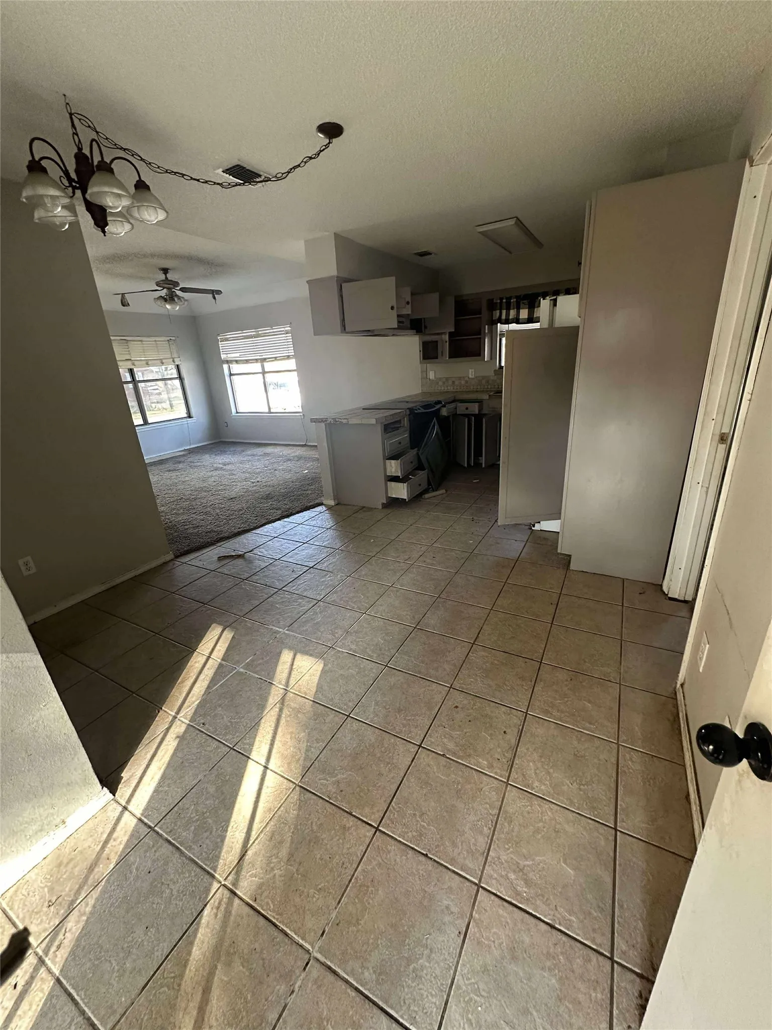 Single Family Residence For Sale in Hopkins County , 1009 Camp Street, Sulphur Springs, Texas 75482, 3 Bedroom, 2 Bathroom, 2 Garage spaces, 1,426 Sqft, built in 1984, Preowned, mls#21197070, Real Estate Agent in Sulphur Springs, Homes For Sale in Hopkins county, Homes For Sale in Sulphur Springs, Realtor in Sulphur Springs Texas, Real Estate Brokerage Independent Realty Texas, Luminita Cordes Realtor