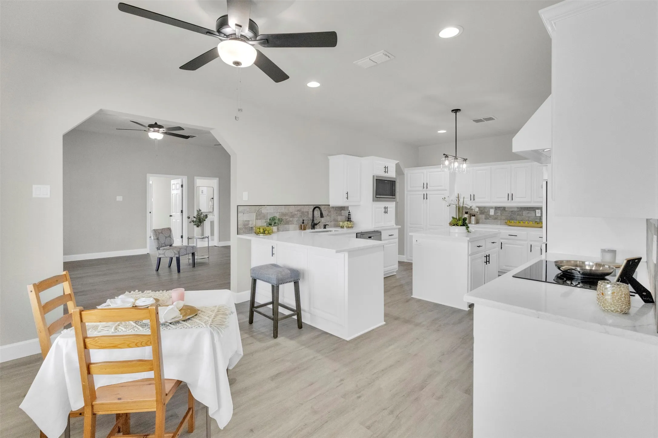 Unfurnished sunroom with ceiling fan