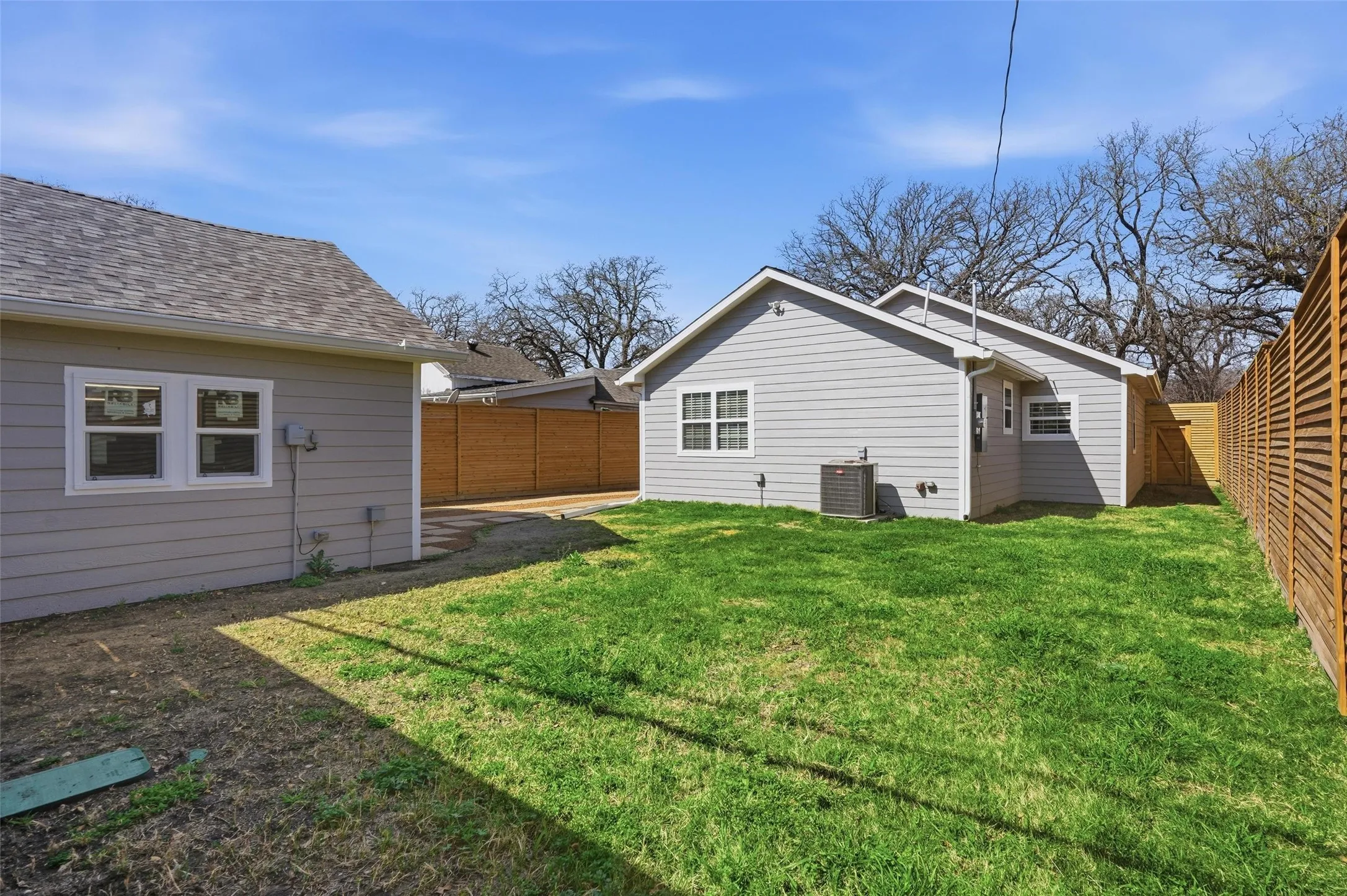 Single Family Residence For Sale in Dallas County , 2518 W Amherst Avenue, Dallas, Texas 75235, 3 Bedroom, 2 Bathroom, 1 Garage spaces, 1,554 Sqft, built in 1939, mls#21195916, Real Estate Agent in Dallas, Homes For Sale in Dallas county, Homes For Sale in Dallas, Realtor in Dallas Texas, Real Estate Brokerage Independent Realty Texas, Luminita Cordes Realtor