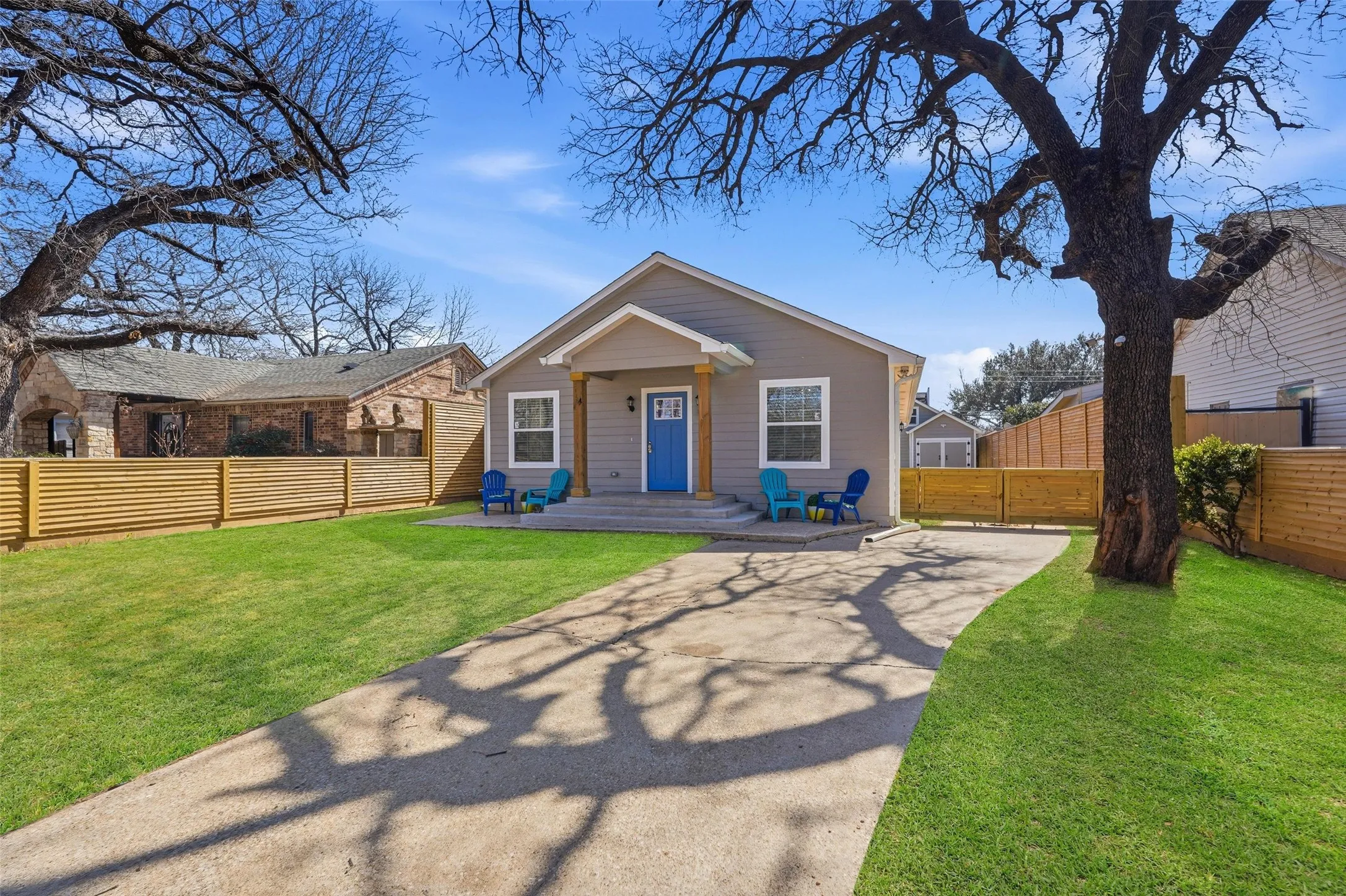 Single Family Residence For Sale in Dallas County , 2518 W Amherst Avenue, Dallas, Texas 75235, 3 Bedroom, 2 Bathroom, 1 Garage spaces, 1,554 Sqft, built in 1939, mls#21195916, Real Estate Agent in Dallas, Homes For Sale in Dallas county, Homes For Sale in Dallas, Realtor in Dallas Texas, Real Estate Brokerage Independent Realty Texas, Luminita Cordes Realtor