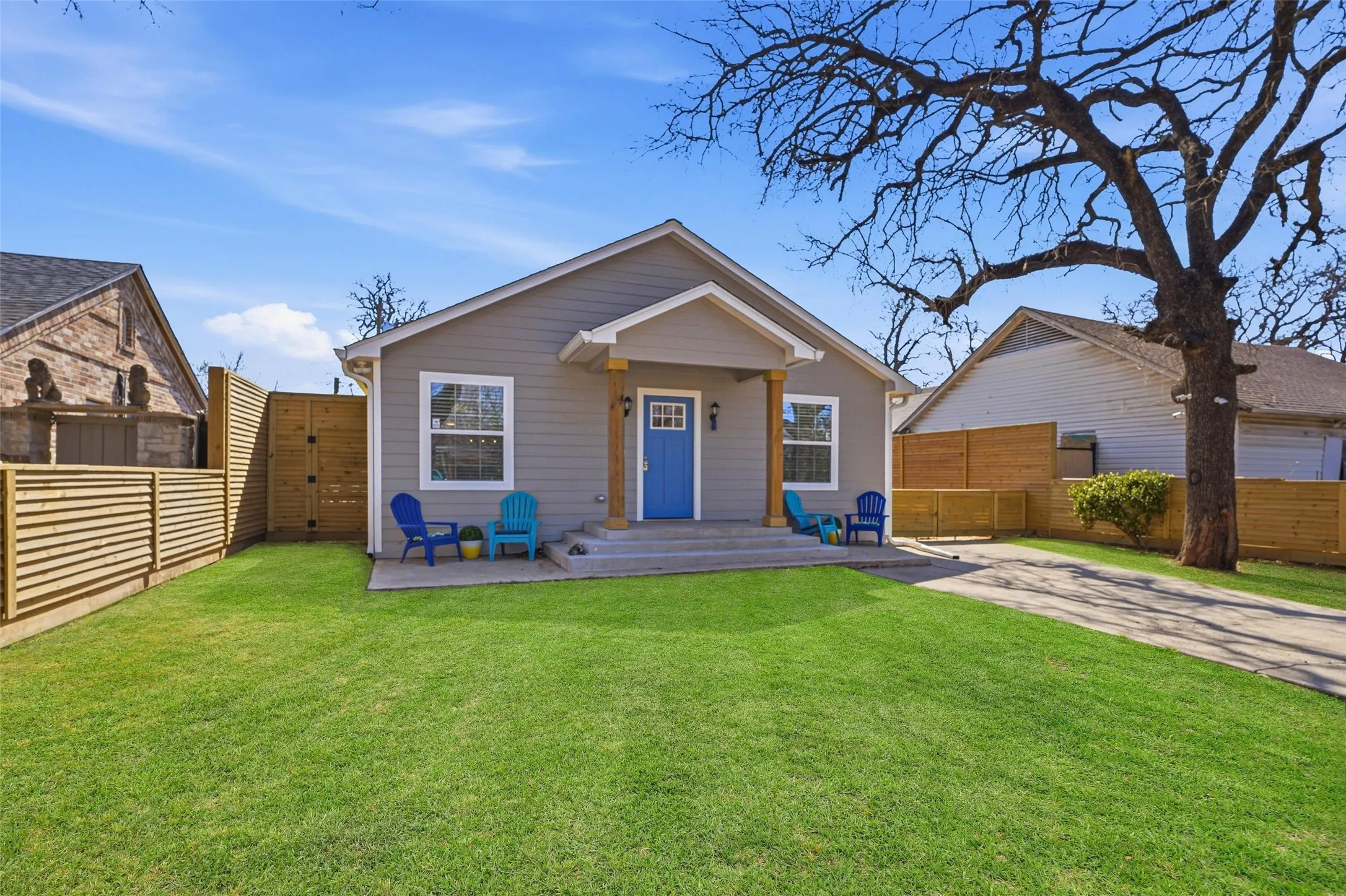 Single Family Residence For Sale in Dallas County , 2518 W Amherst Avenue, Dallas, Texas 75235, 3 Bedroom, 2 Bathroom, 1 Garage spaces, 1,554 Sqft, built in 1939, mls#21195916, Real Estate Agent in Dallas, Homes For Sale in Dallas county, Homes For Sale in Dallas, Realtor in Dallas Texas, Real Estate Brokerage Independent Realty Texas, Luminita Cordes Realtor