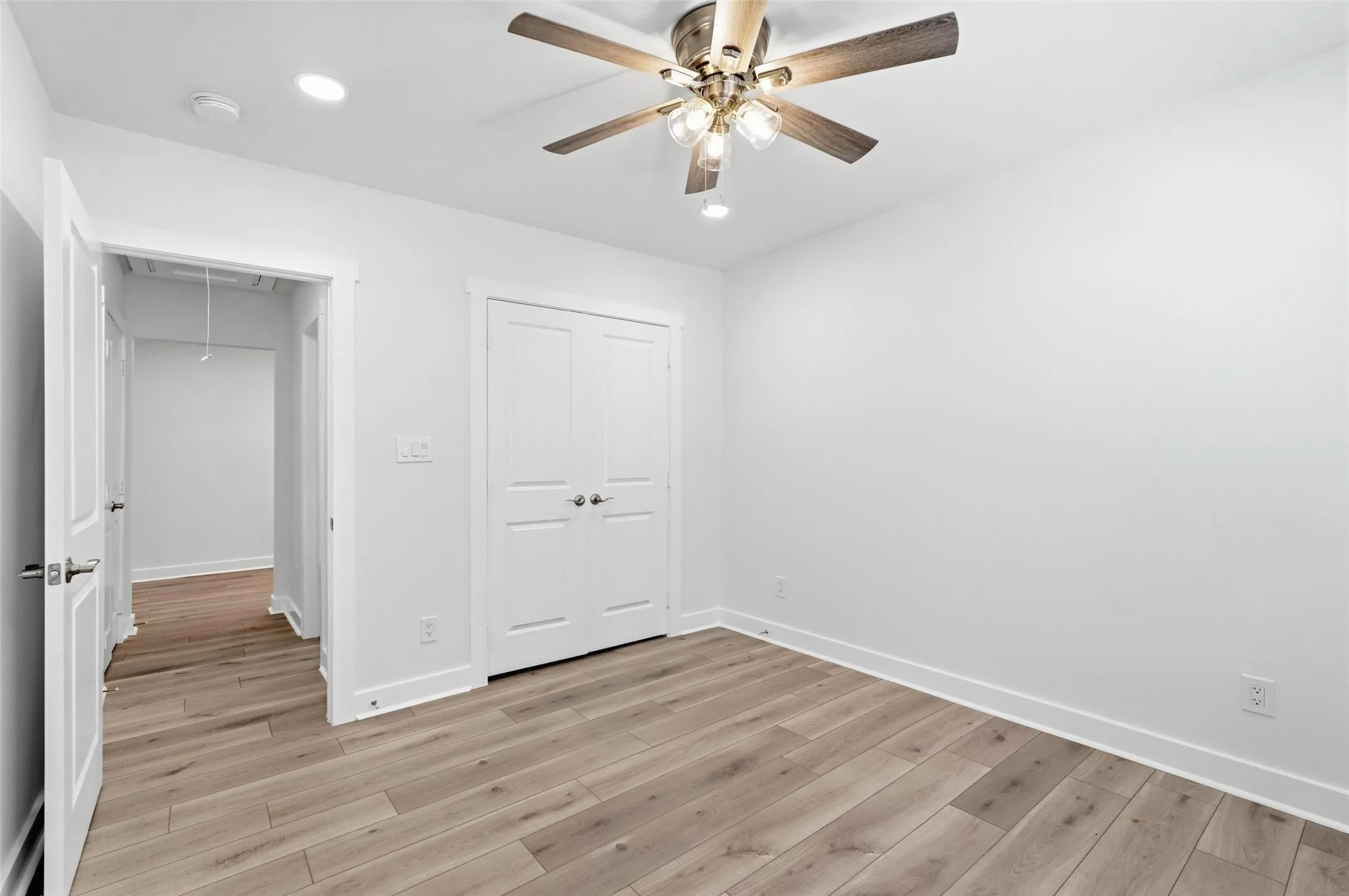 Single Family Residence For Sale in Dallas County , 2518 W Amherst Avenue, Dallas, Texas 75235, 3 Bedroom, 2 Bathroom, 1 Garage spaces, 1,554 Sqft, built in 1939, mls#21195916, Real Estate Agent in Dallas, Homes For Sale in Dallas county, Homes For Sale in Dallas, Realtor in Dallas Texas, Real Estate Brokerage Independent Realty Texas, Luminita Cordes Realtor