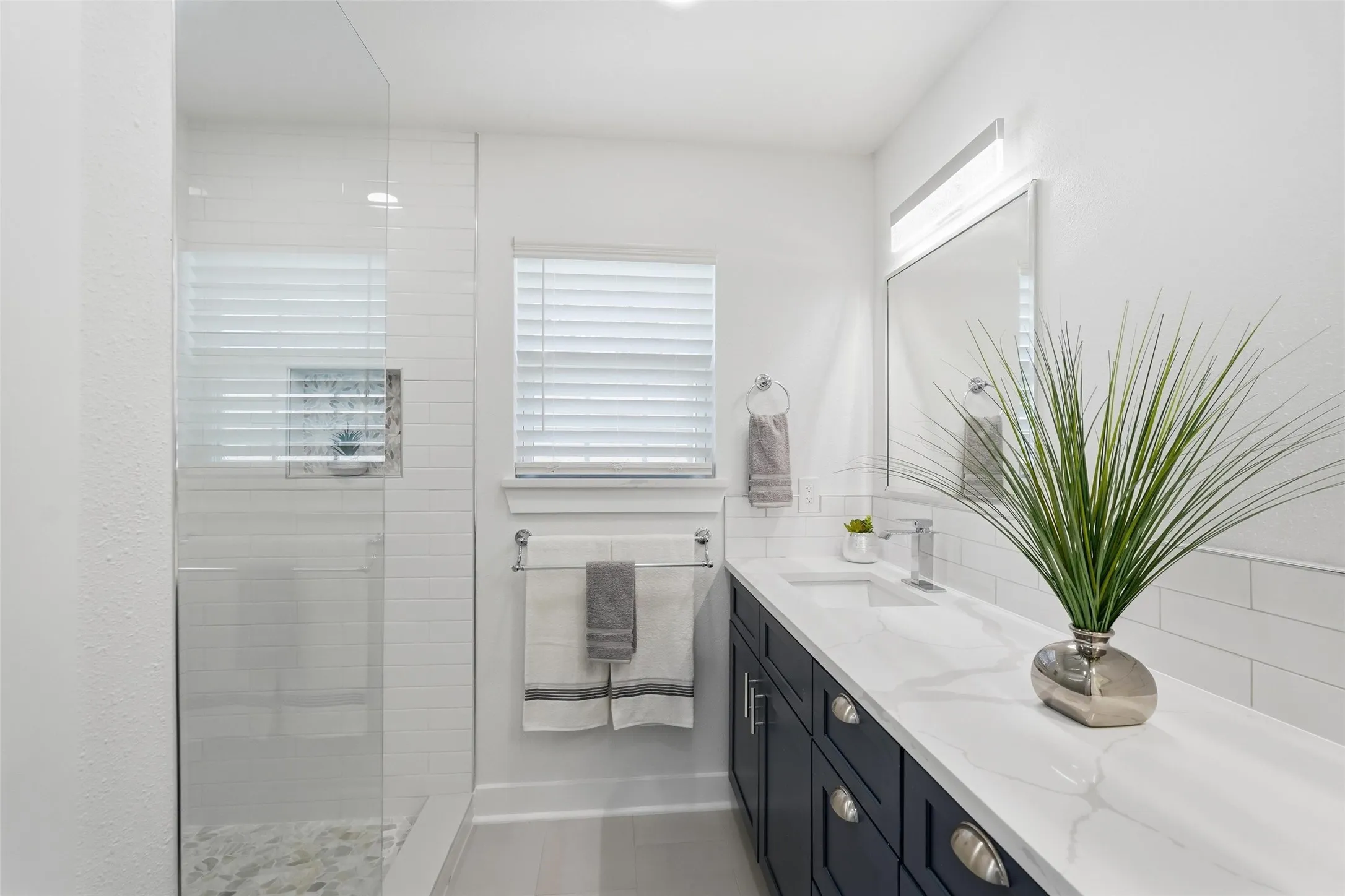 Single Family Residence For Sale in Dallas County , 2518 W Amherst Avenue, Dallas, Texas 75235, 3 Bedroom, 2 Bathroom, 1 Garage spaces, 1,554 Sqft, built in 1939, mls#21195916, Real Estate Agent in Dallas, Homes For Sale in Dallas county, Homes For Sale in Dallas, Realtor in Dallas Texas, Real Estate Brokerage Independent Realty Texas, Luminita Cordes Realtor