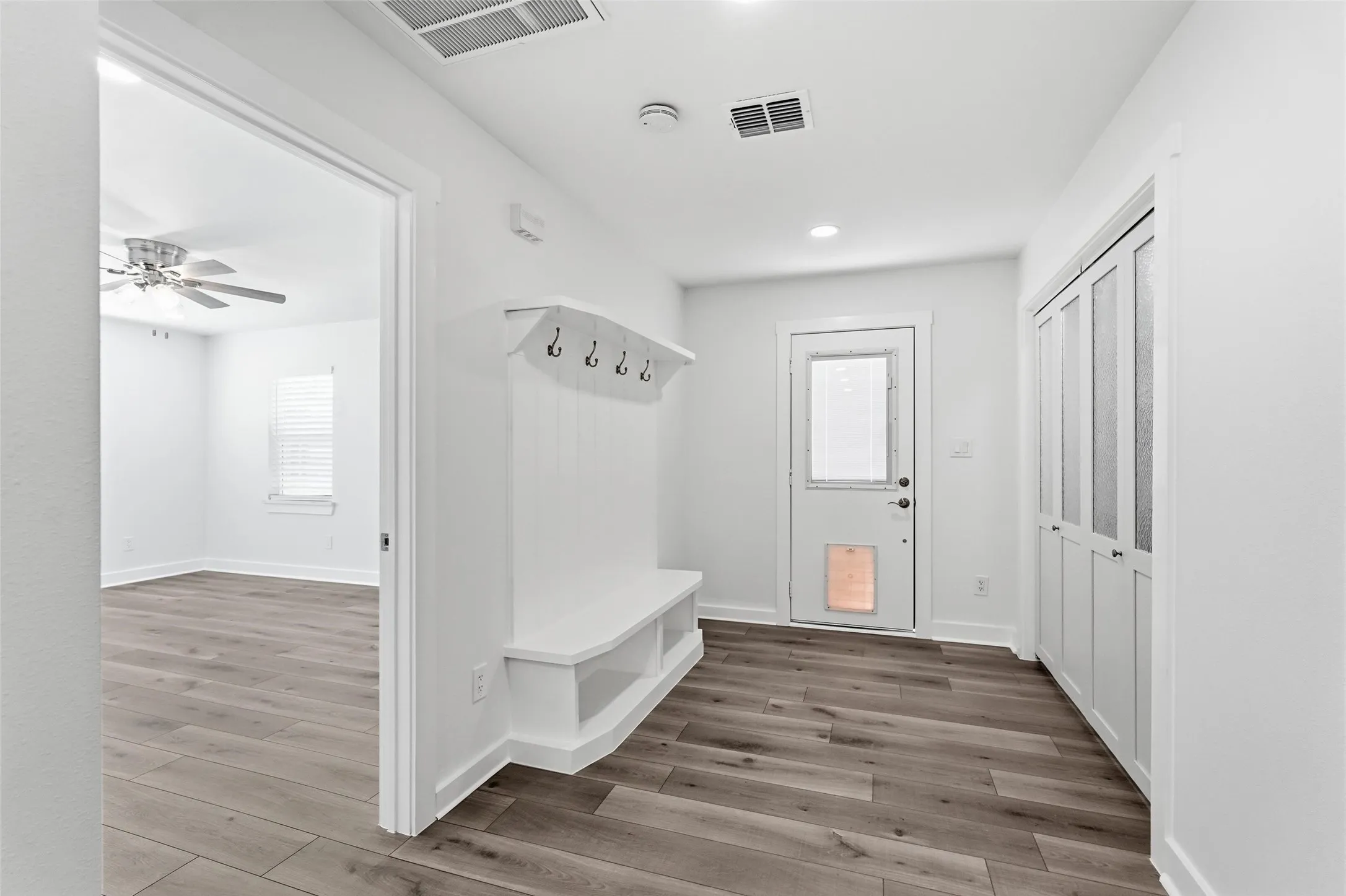 Single Family Residence For Sale in Dallas County , 2518 W Amherst Avenue, Dallas, Texas 75235, 3 Bedroom, 2 Bathroom, 1 Garage spaces, 1,554 Sqft, built in 1939, mls#21195916, Real Estate Agent in Dallas, Homes For Sale in Dallas county, Homes For Sale in Dallas, Realtor in Dallas Texas, Real Estate Brokerage Independent Realty Texas, Luminita Cordes Realtor