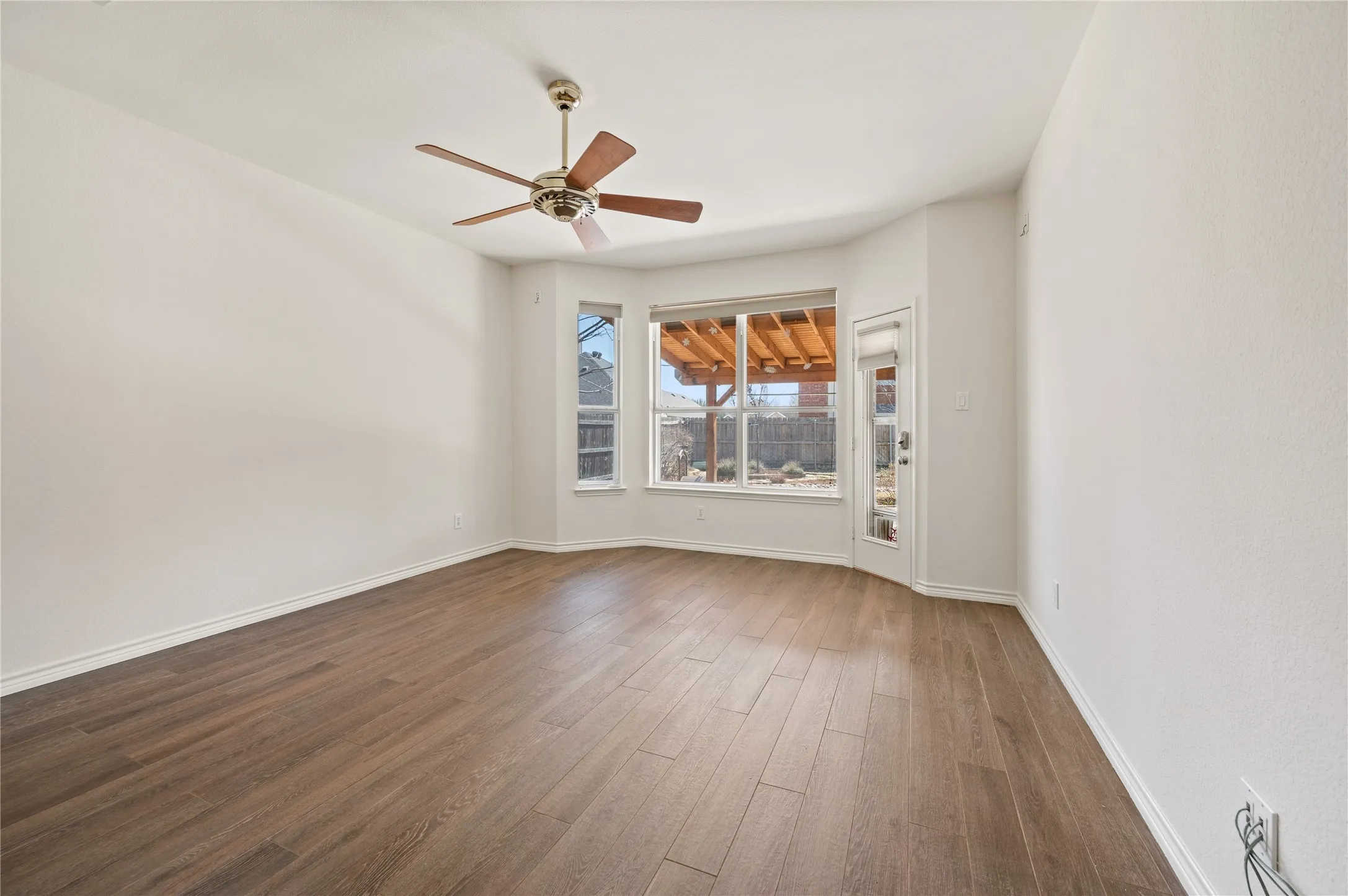 Single Family Residence For Sale in Tarrant County , 2705 Magnolia Lane, Grapevine, Texas 76051, 5 Bedroom, 4 Bathroom, 2 Garage spaces, 2,659 Sqft, built in 1996, Preowned, mls#21185529, Real Estate Agent in Grapevine, Homes For Sale in Tarrant county, Homes For Sale in Grapevine, Realtor in Grapevine Texas, Real Estate Brokerage Independent Realty Texas, Luminita Cordes Realtor