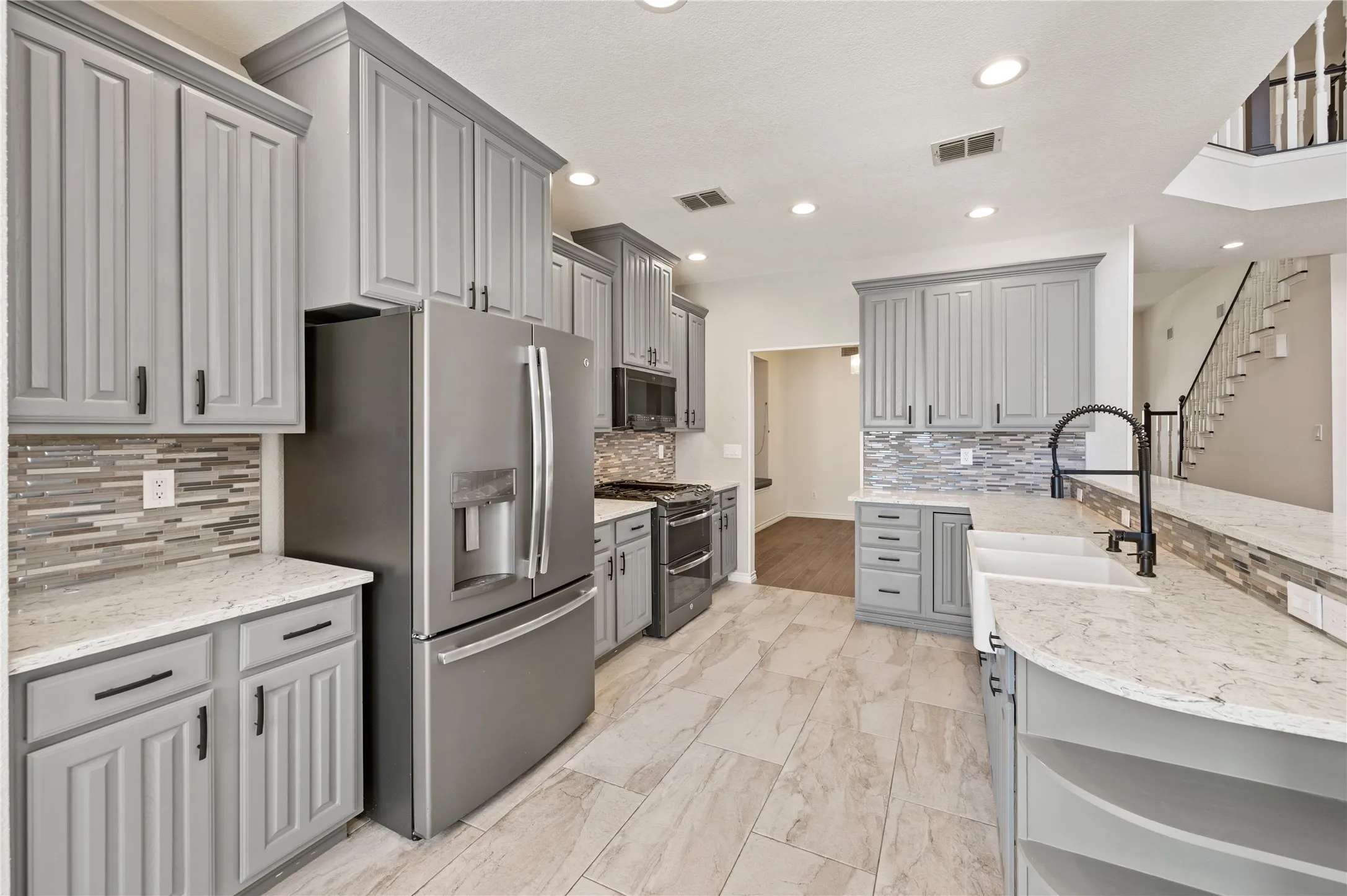 Single Family Residence For Sale in Tarrant County , 2705 Magnolia Lane, Grapevine, Texas 76051, 5 Bedroom, 4 Bathroom, 2 Garage spaces, 2,659 Sqft, built in 1996, Preowned, mls#21185529, Real Estate Agent in Grapevine, Homes For Sale in Tarrant county, Homes For Sale in Grapevine, Realtor in Grapevine Texas, Real Estate Brokerage Independent Realty Texas, Luminita Cordes Realtor