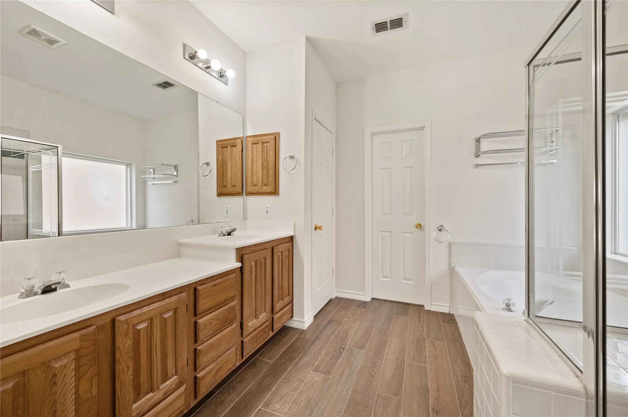 Single Family Residence For Sale in Tarrant County , 2705 Magnolia Lane, Grapevine, Texas 76051, 5 Bedroom, 4 Bathroom, 2 Garage spaces, 2,659 Sqft, built in 1996, Preowned, mls#21185529, Real Estate Agent in Grapevine, Homes For Sale in Tarrant county, Homes For Sale in Grapevine, Realtor in Grapevine Texas, Real Estate Brokerage Independent Realty Texas, Luminita Cordes Realtor