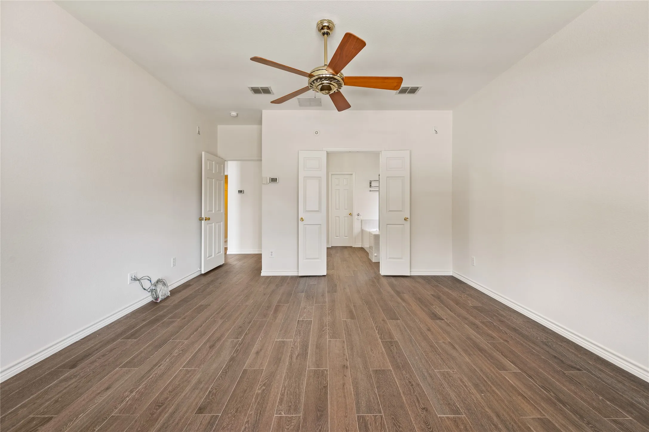 Single Family Residence For Sale in Tarrant County , 2705 Magnolia Lane, Grapevine, Texas 76051, 5 Bedroom, 4 Bathroom, 2 Garage spaces, 2,659 Sqft, built in 1996, Preowned, mls#21185529, Real Estate Agent in Grapevine, Homes For Sale in Tarrant county, Homes For Sale in Grapevine, Realtor in Grapevine Texas, Real Estate Brokerage Independent Realty Texas, Luminita Cordes Realtor