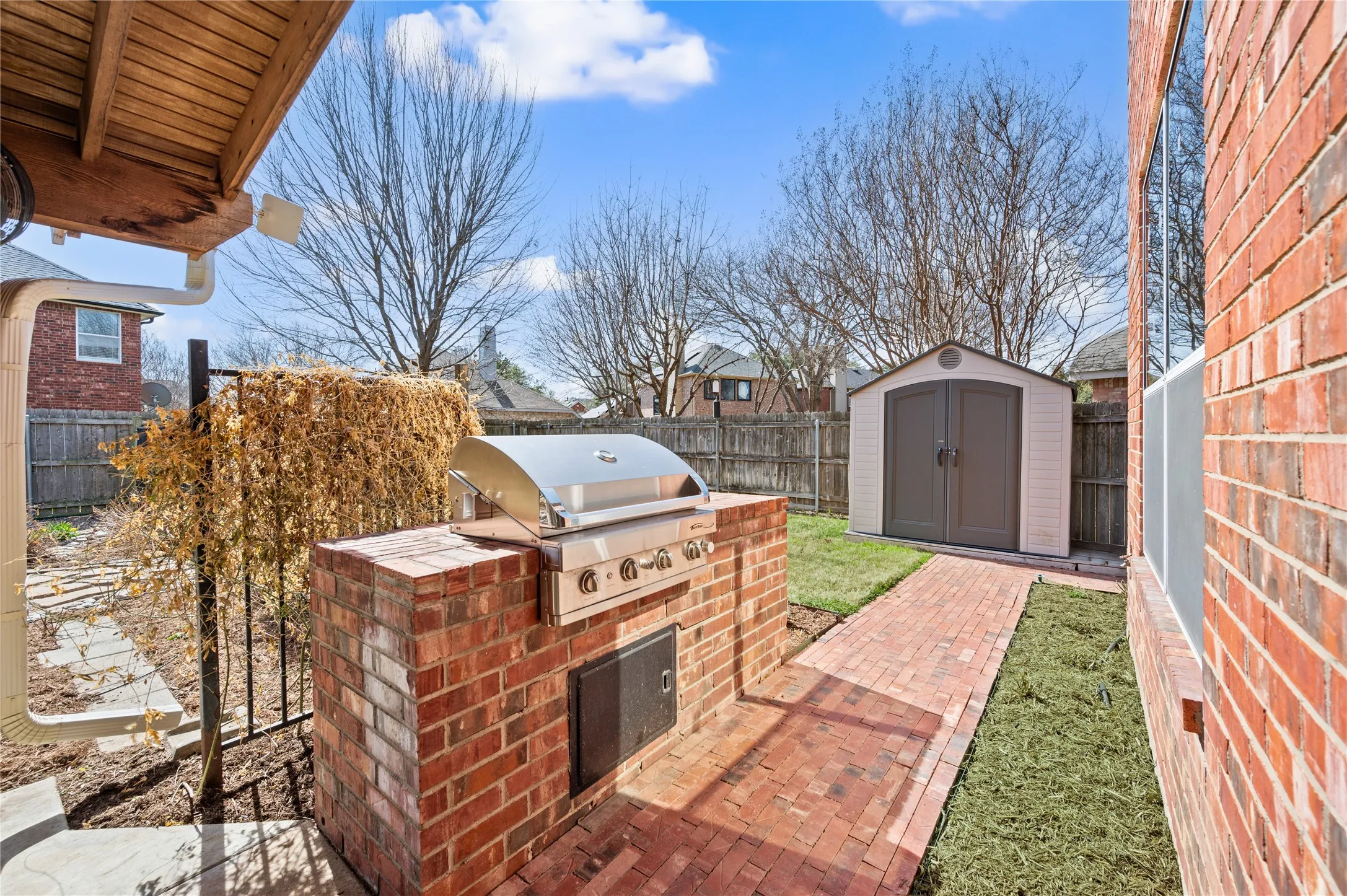 Single Family Residence For Sale in Tarrant County , 2705 Magnolia Lane, Grapevine, Texas 76051, 5 Bedroom, 4 Bathroom, 2 Garage spaces, 2,659 Sqft, built in 1996, Preowned, mls#21185529, Real Estate Agent in Grapevine, Homes For Sale in Tarrant county, Homes For Sale in Grapevine, Realtor in Grapevine Texas, Real Estate Brokerage Independent Realty Texas, Luminita Cordes Realtor